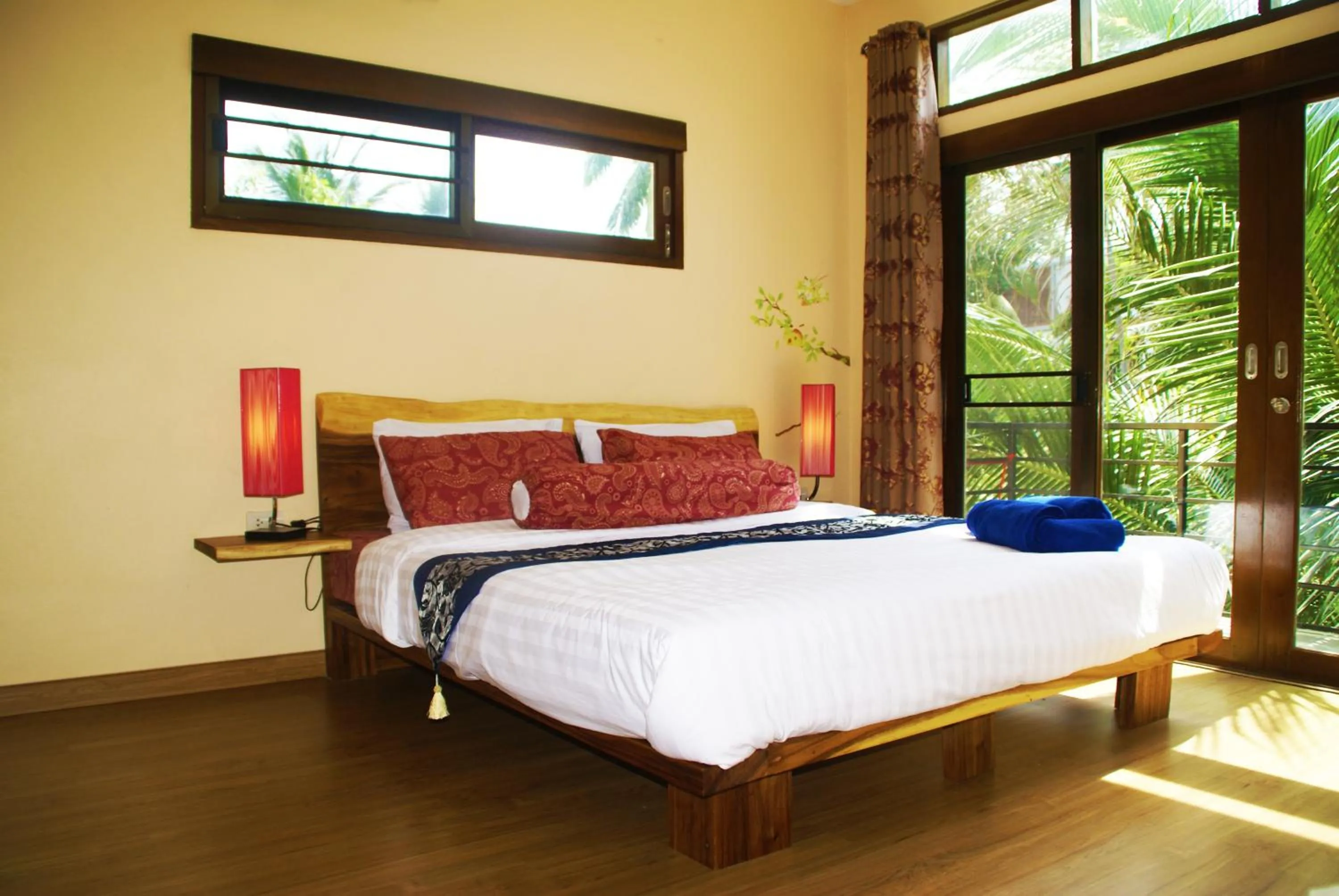 Bed in Chaweng Noi Villa