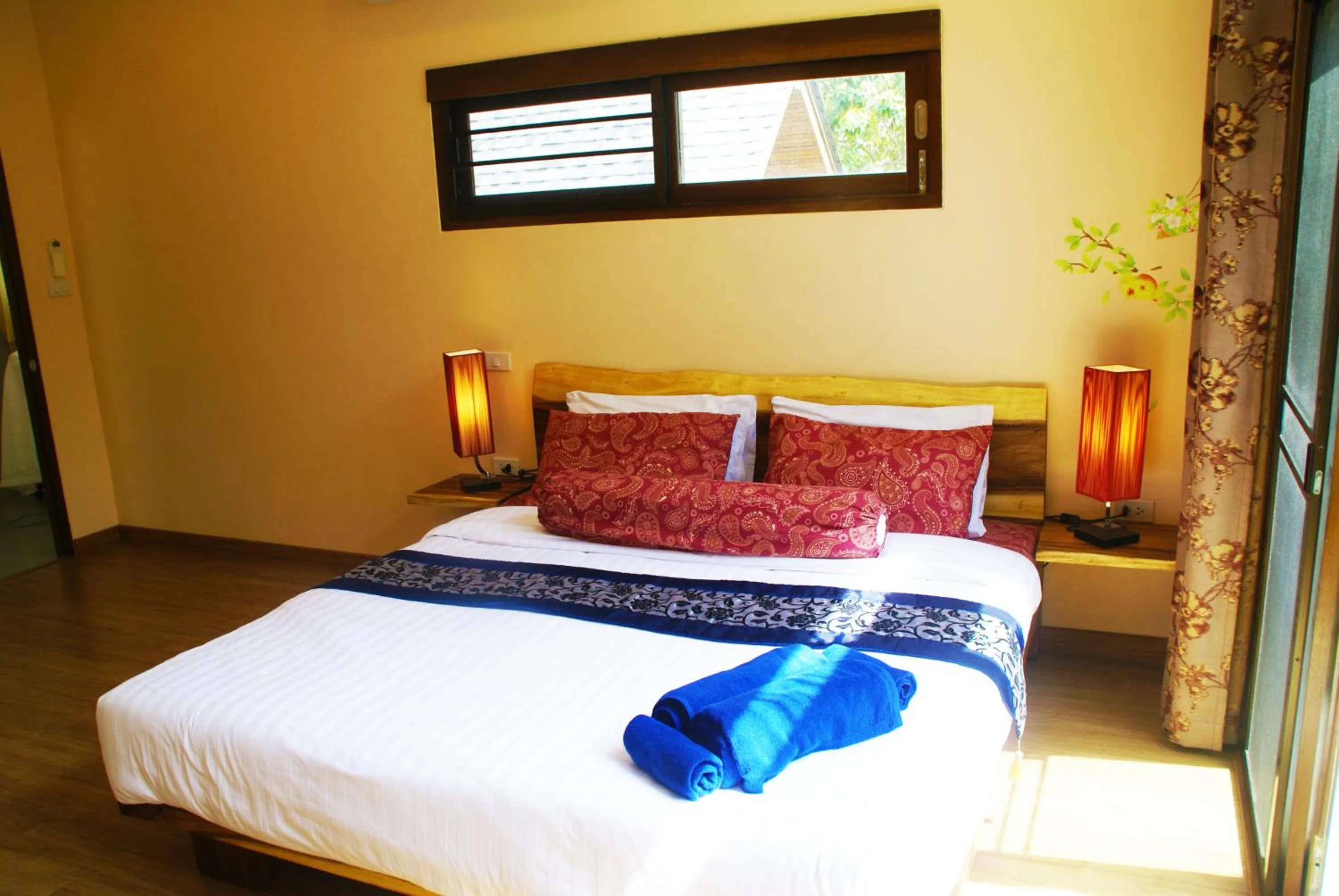Bed in Chaweng Noi Villa