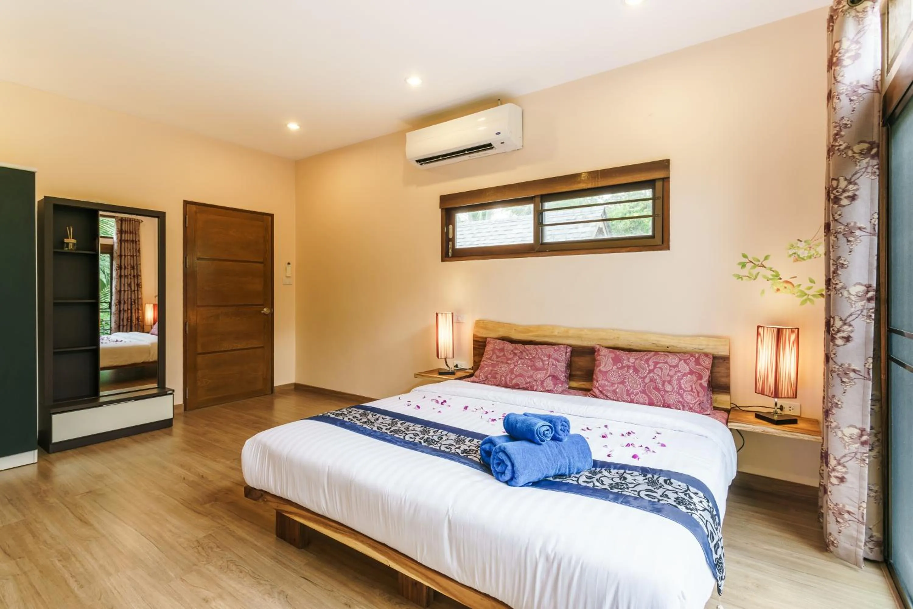 Bed in Chaweng Noi Villa