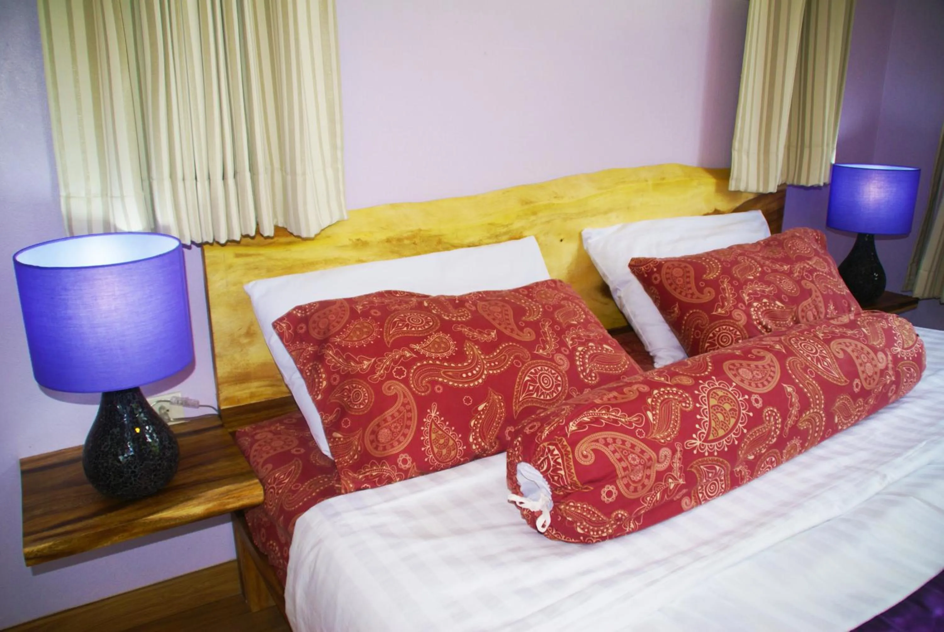 Bed in Chaweng Noi Villa