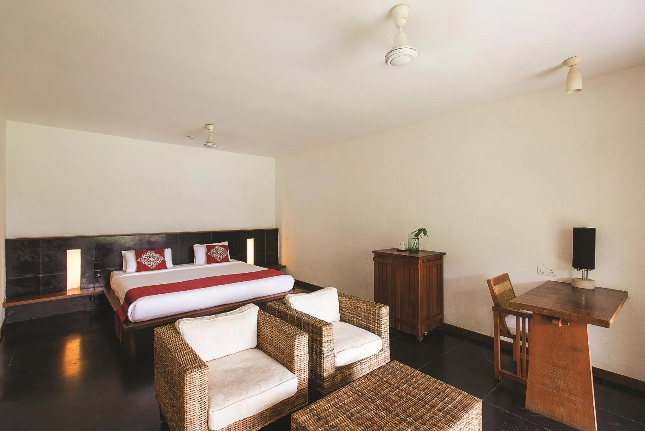 Bedroom, Bed in Rainforest Resort