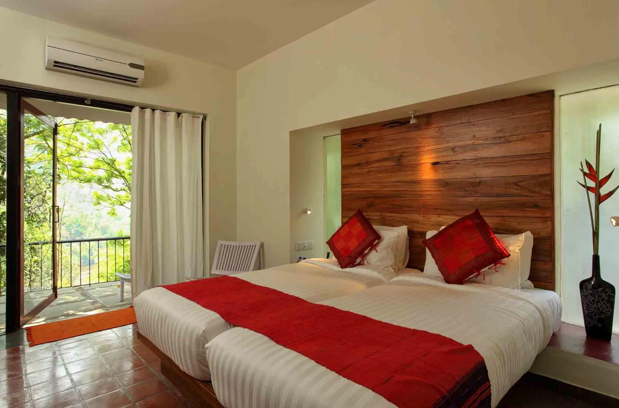 Bedroom, Bed in Rainforest Resort