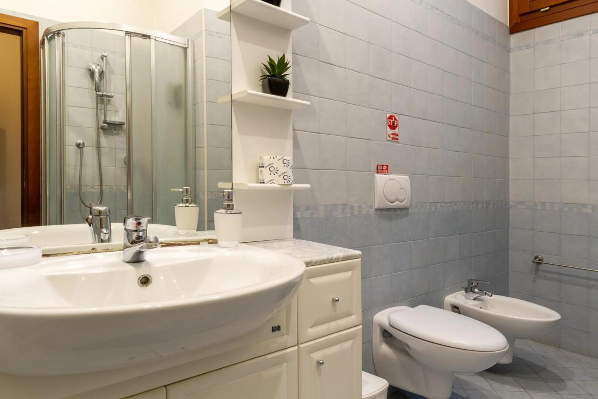 Bathroom in Art Dreams Apartment Dimora Casanova