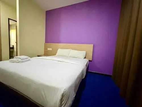 Deluxe Queen Room in OYO 91290 Cozitel Deluxe Queen Room in OYO 91290 Cozitel