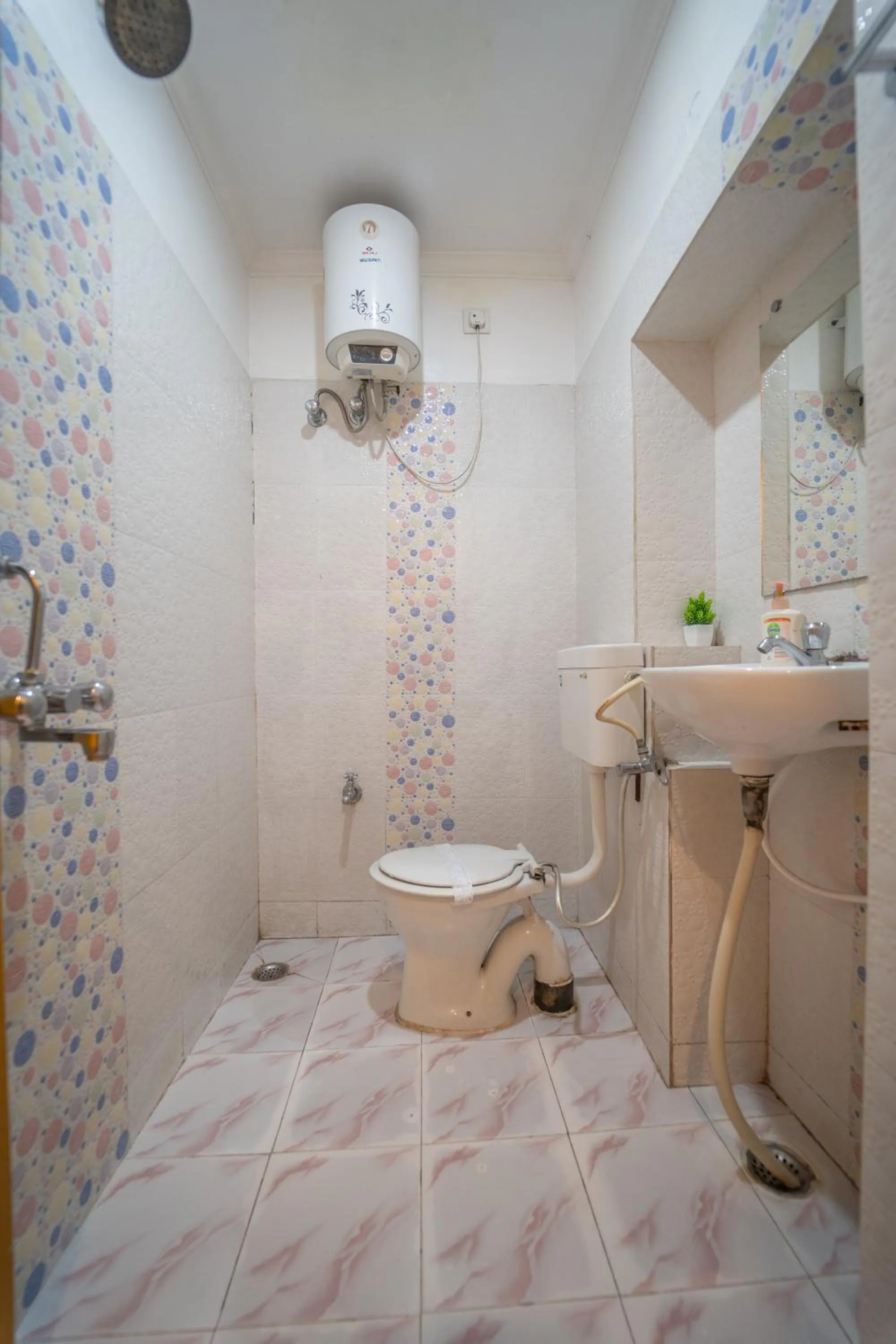 Toilet in Tara Guest House