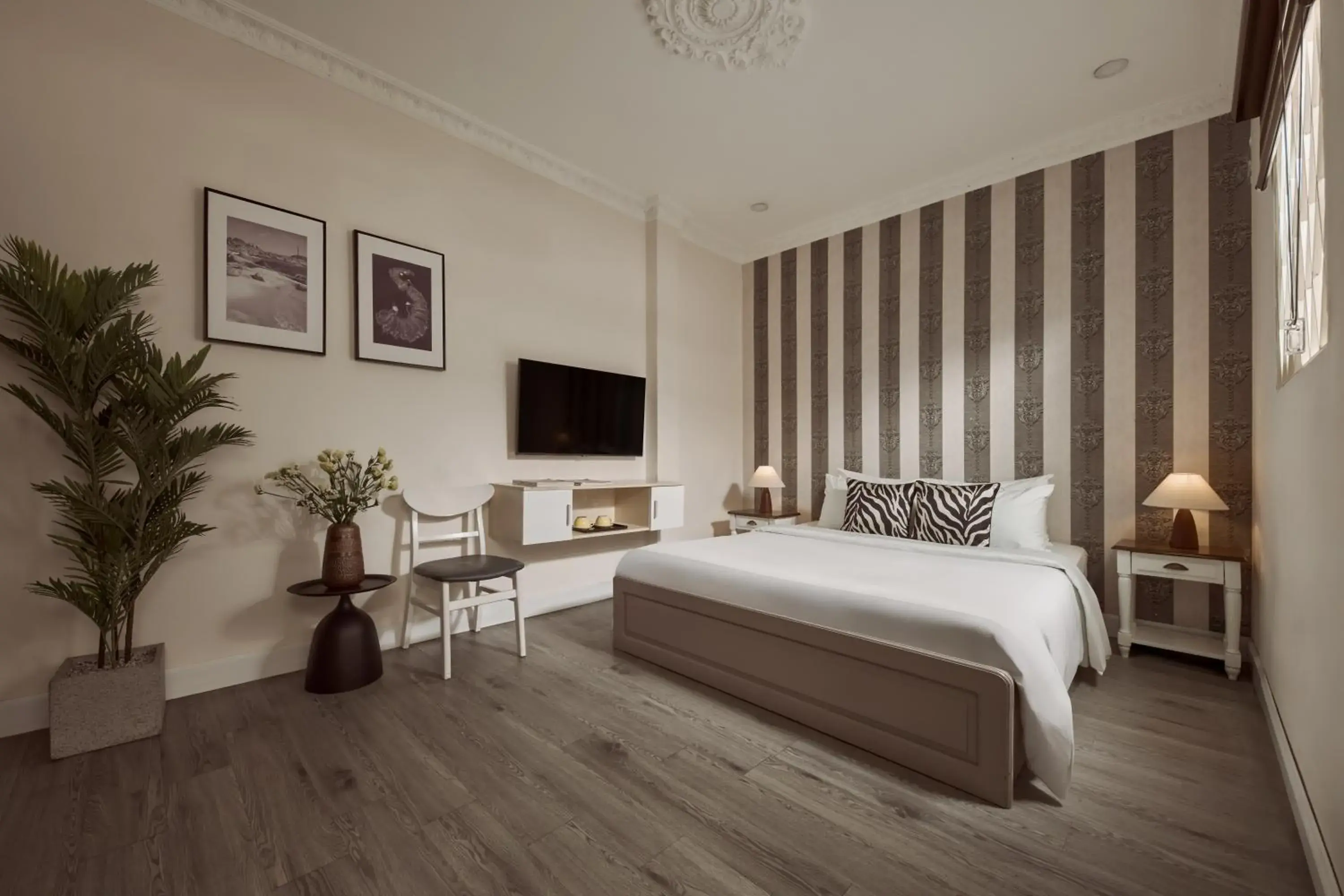 Deluxe Queen Room in The One Ben Thanh Hotel-City Center Deluxe Queen Room in The One Ben Thanh Hotel-City Center