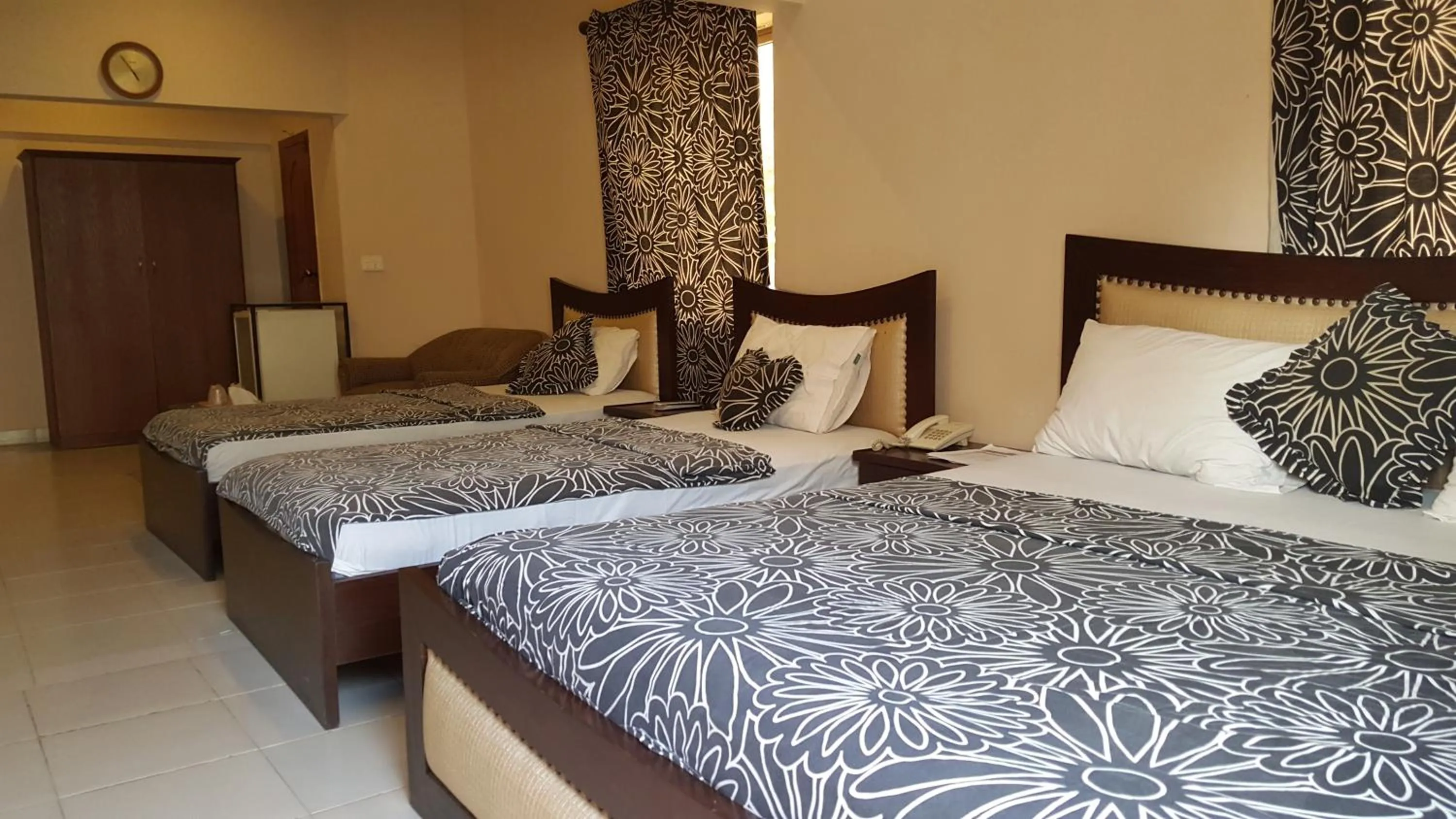 Photo of the whole room, Bed in Royal Inn Hotel