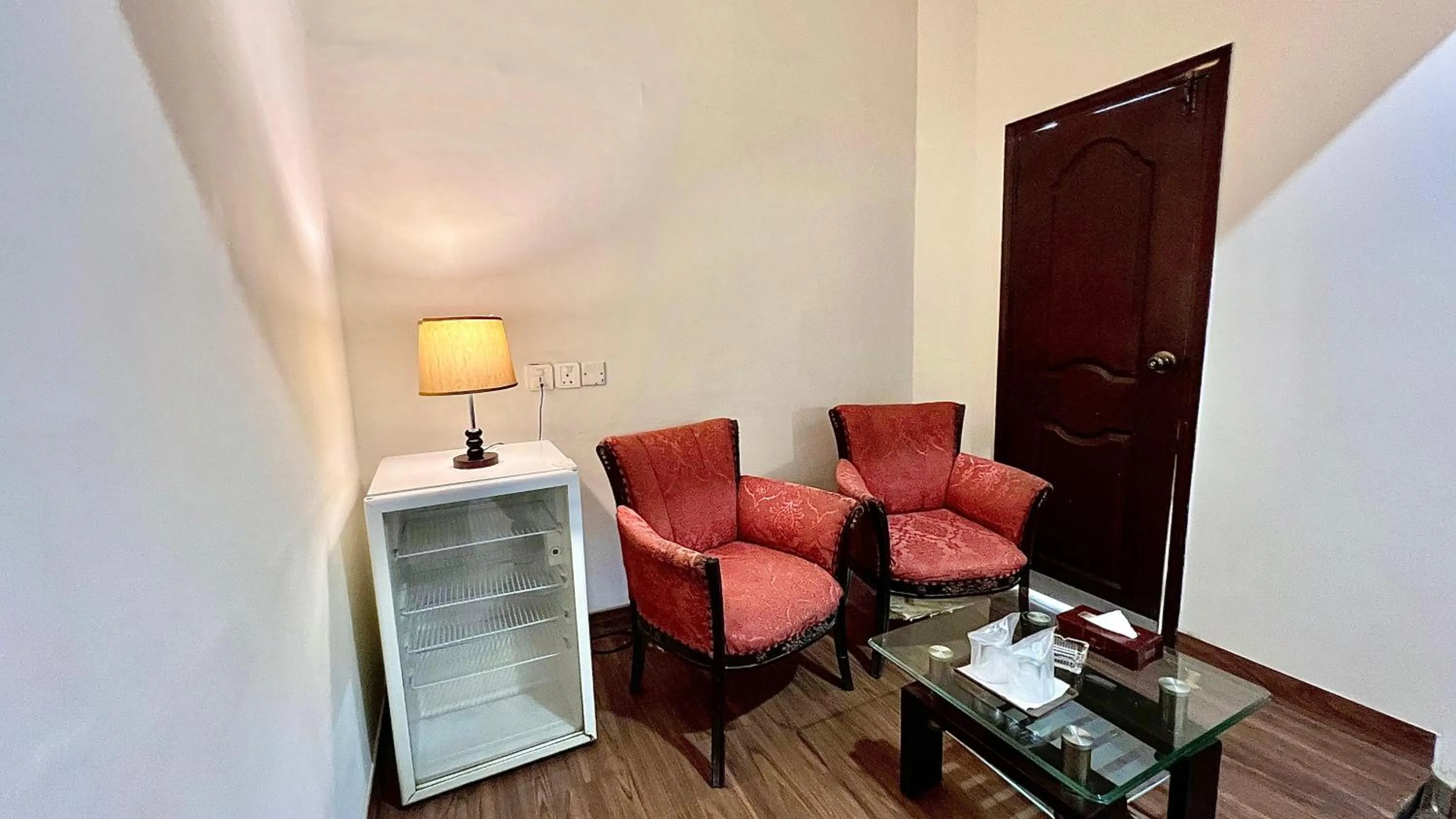 Living room in Royal Inn Hotel