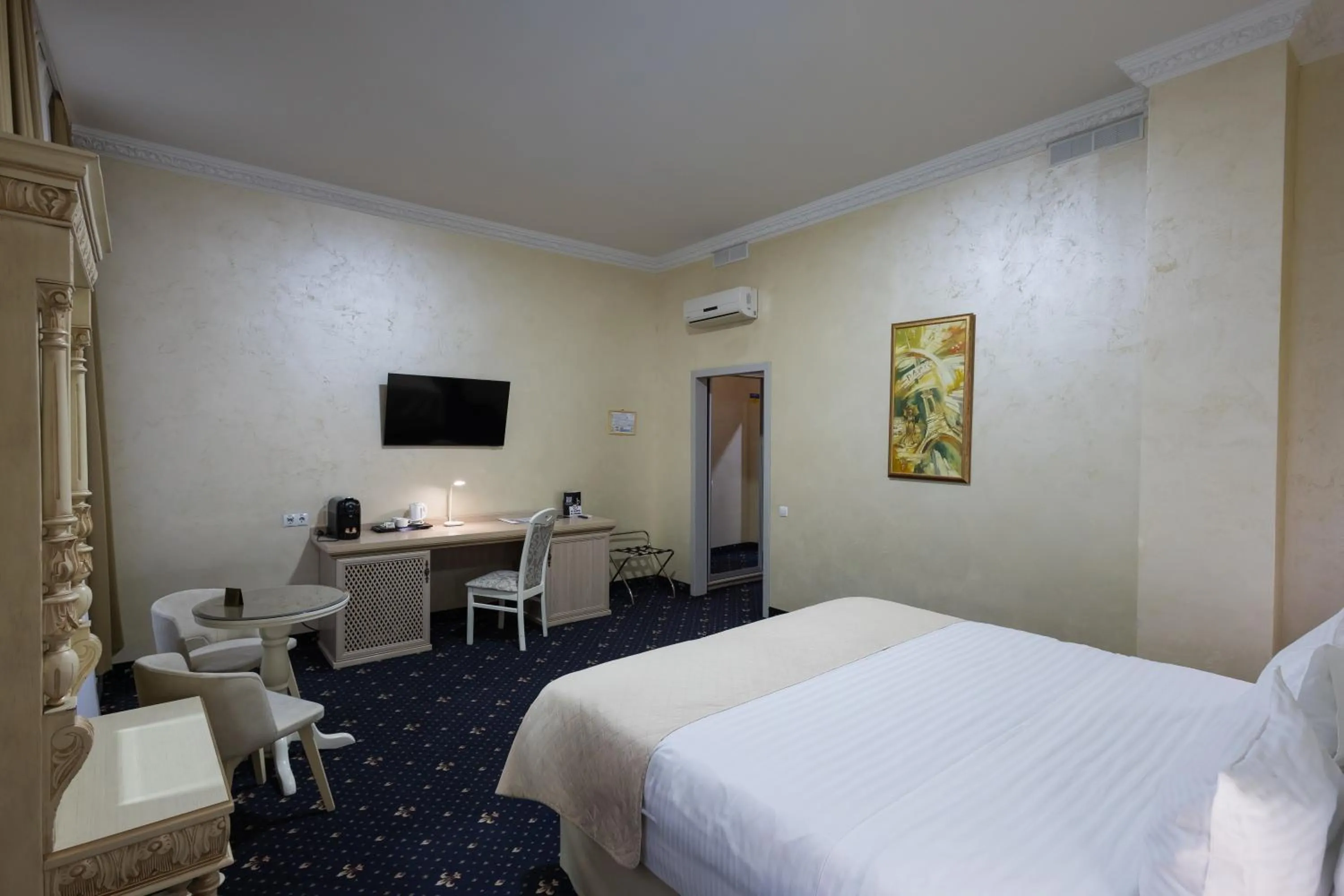 TV and multimedia, Bed in Hotel France