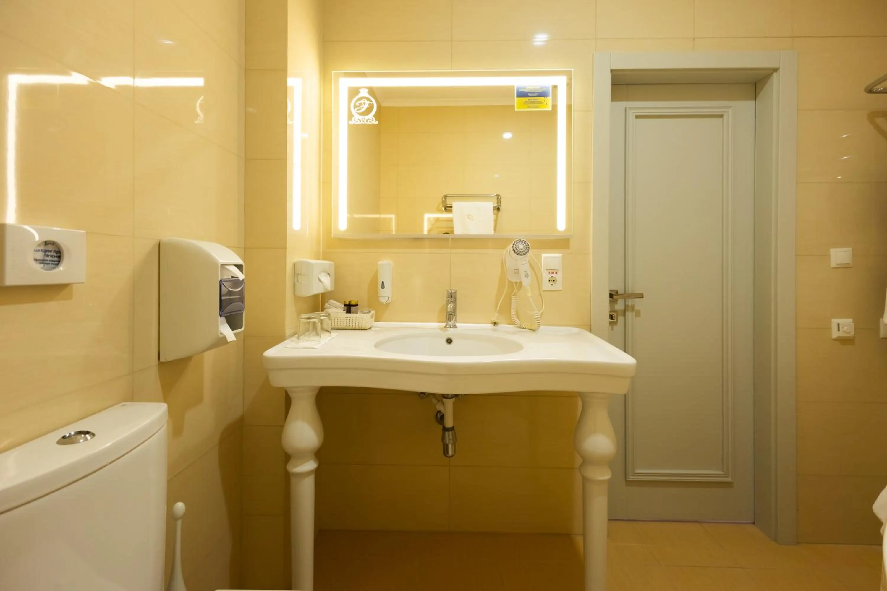 Bathroom in Hotel France