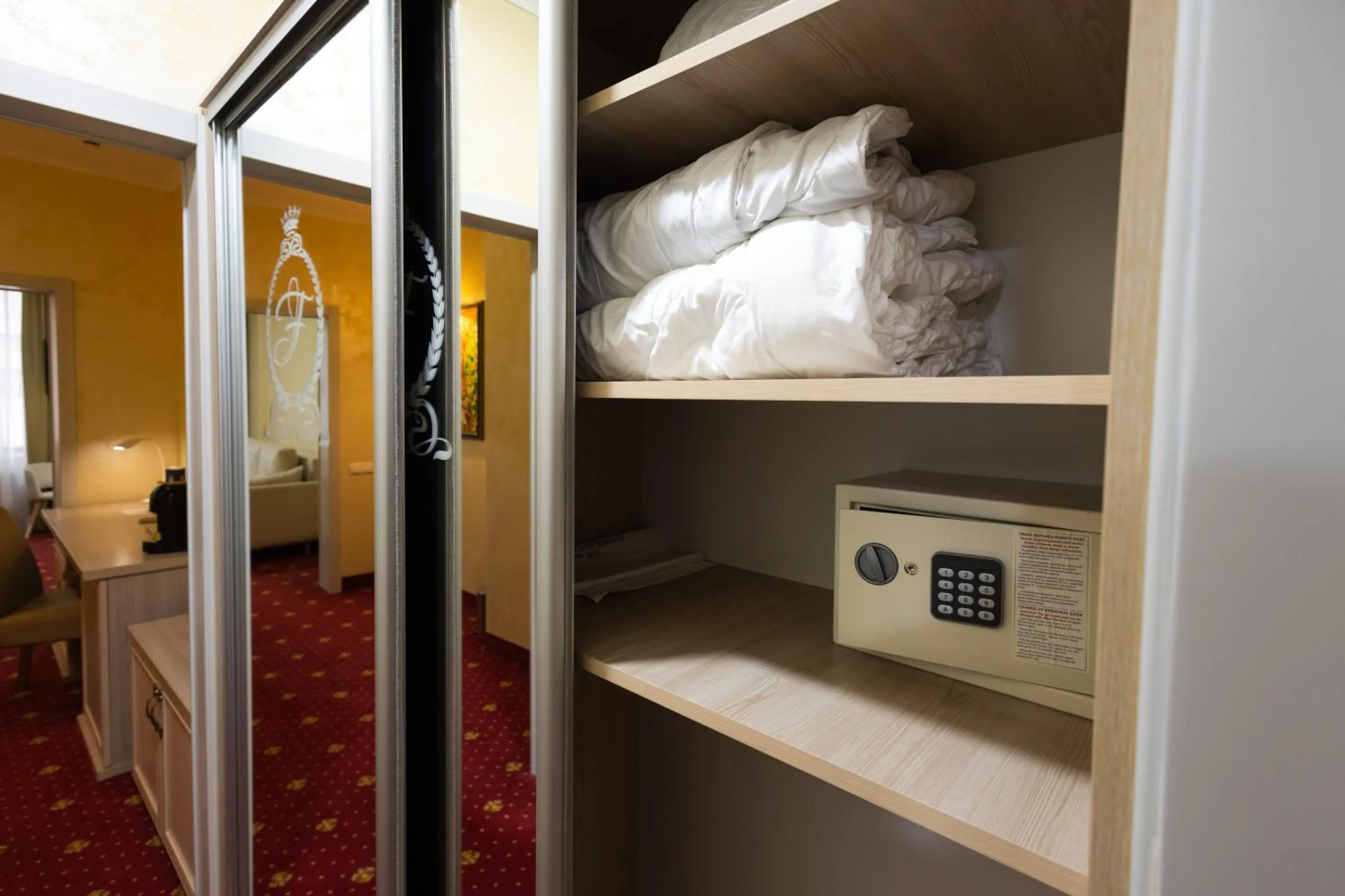 safe, Bed in Hotel France