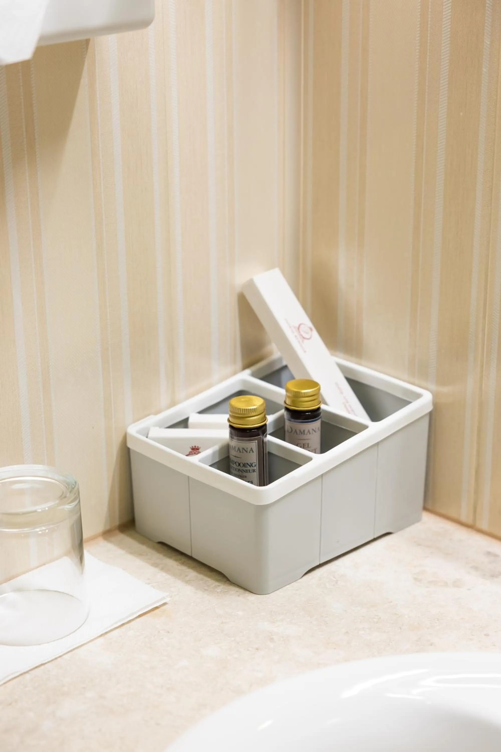 Photo of the whole room in Hotel France