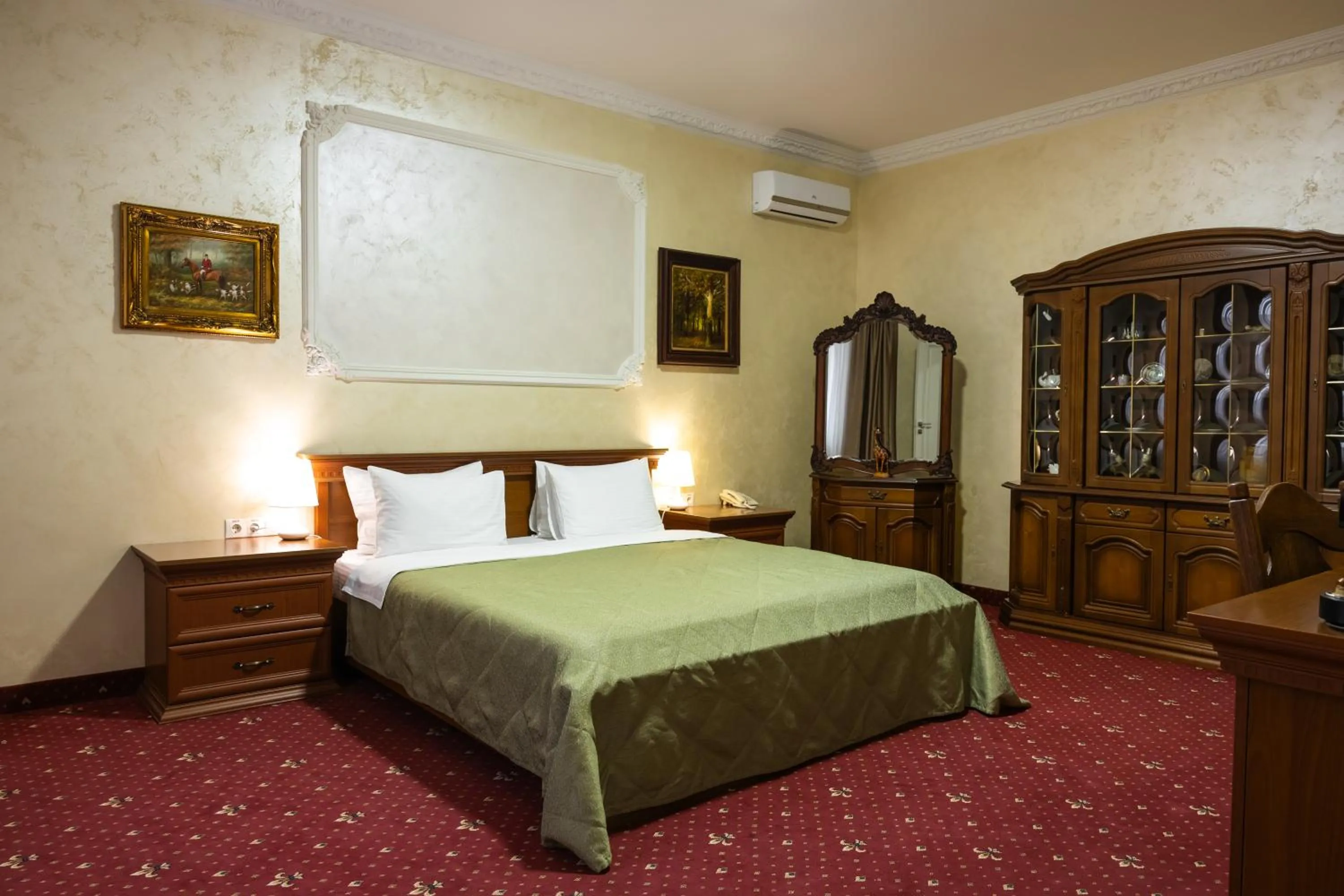 Photo of the whole room, Bed in Hotel France