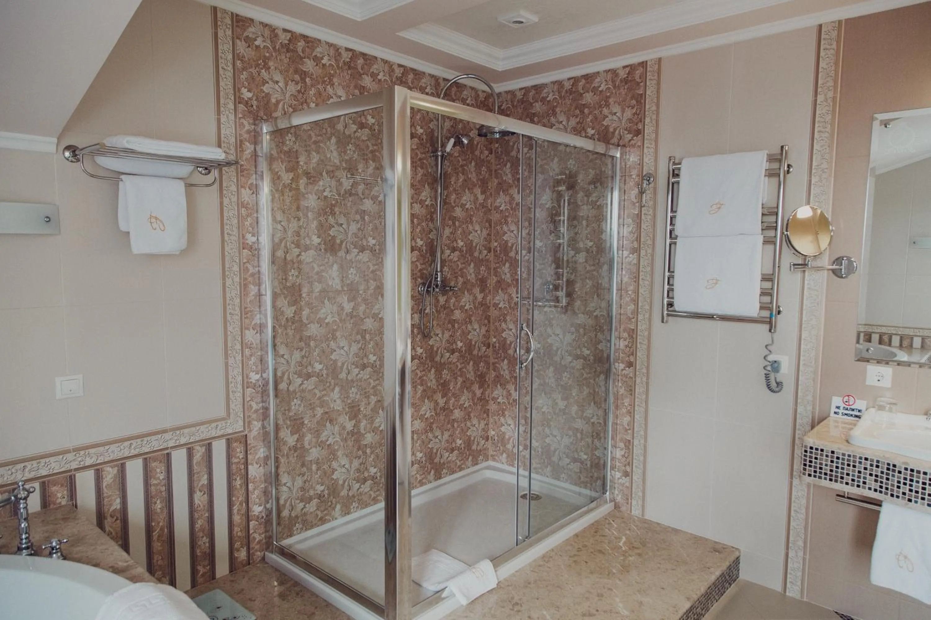 Shower in Hotel France