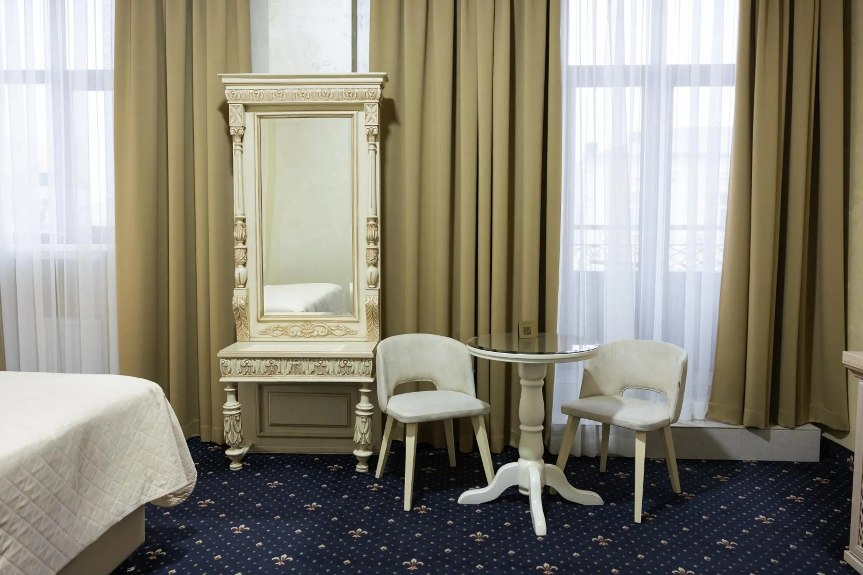 Photo of the whole room, Bed in Hotel France