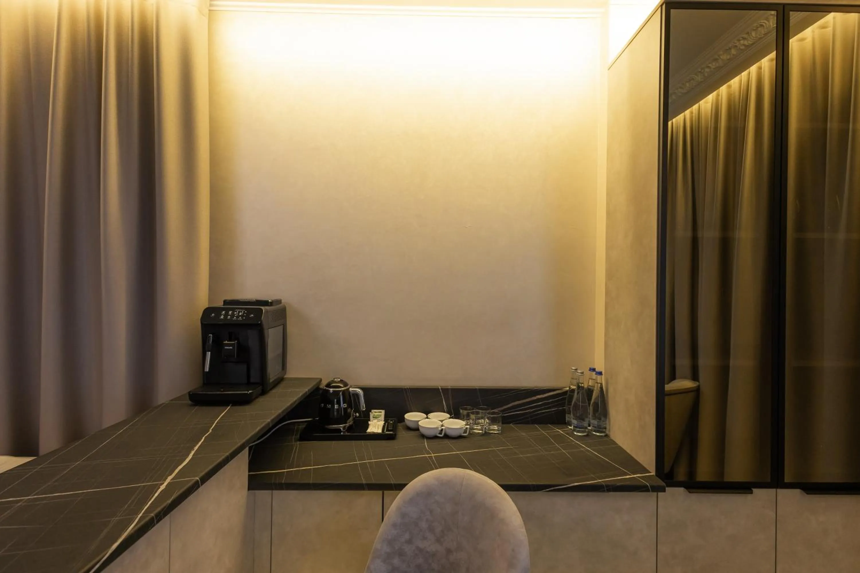 Kitchen or kitchenette in Hotel France