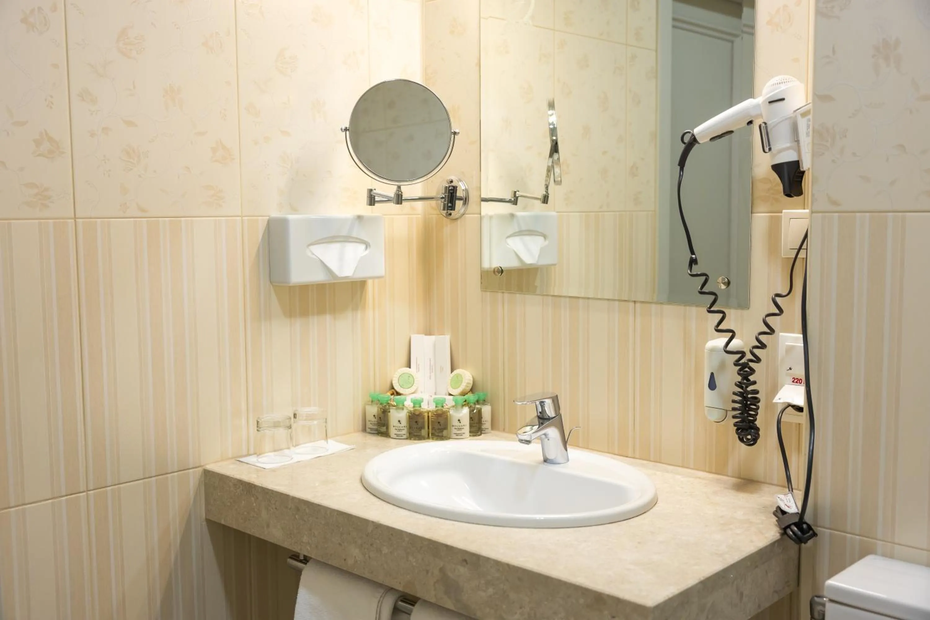 Shower in Hotel France