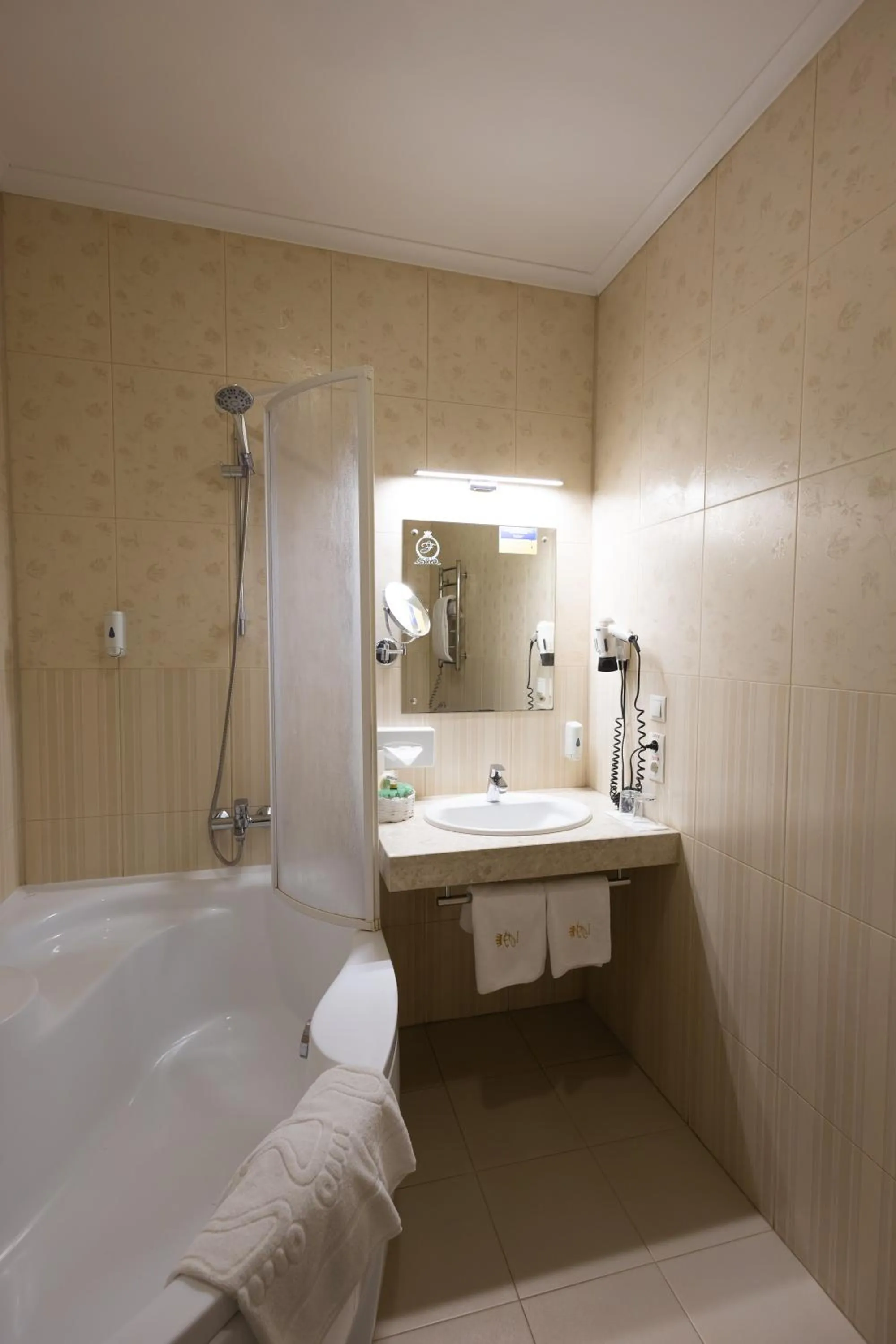 Shower in Hotel France