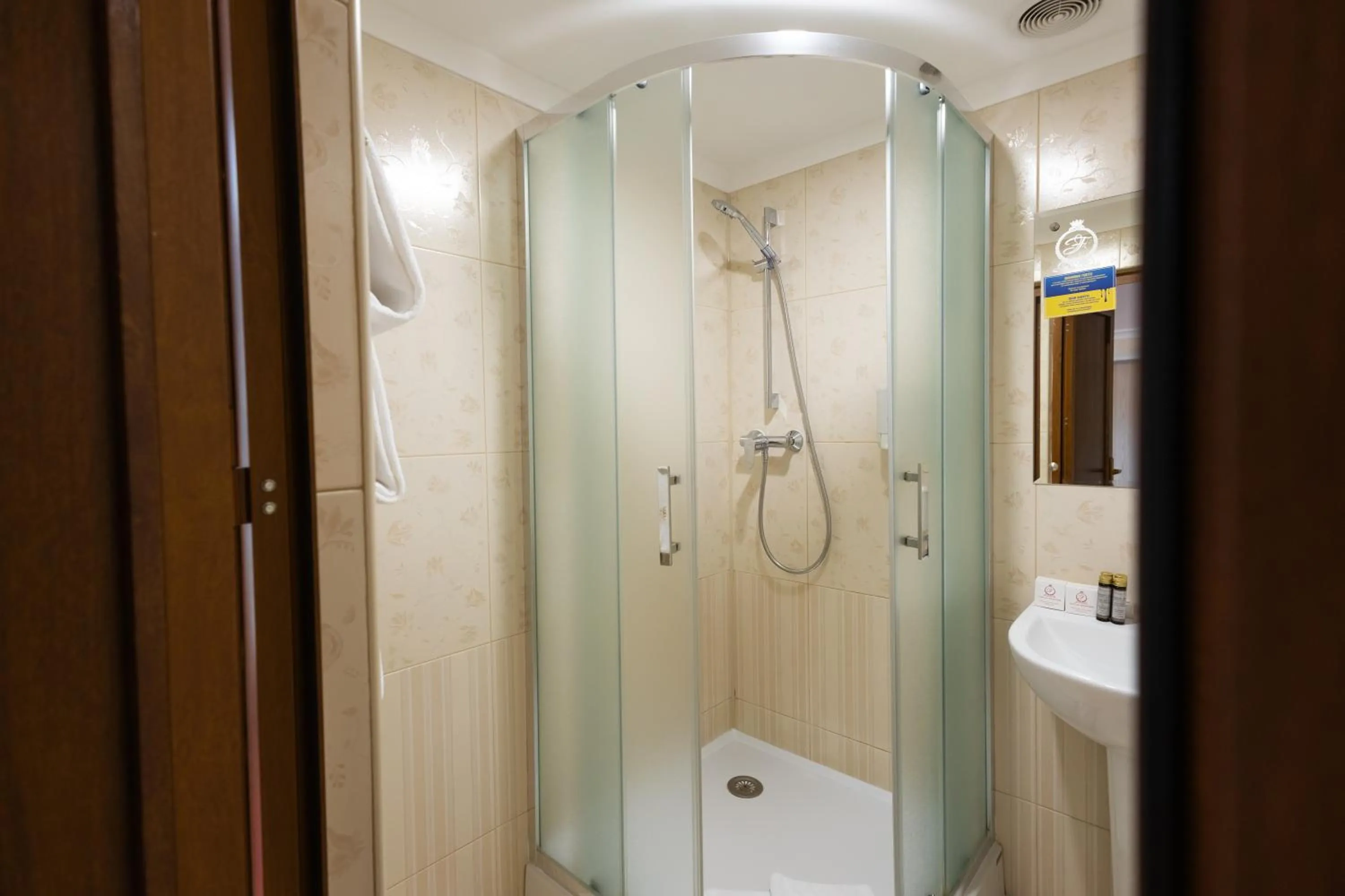 Shower in Hotel France