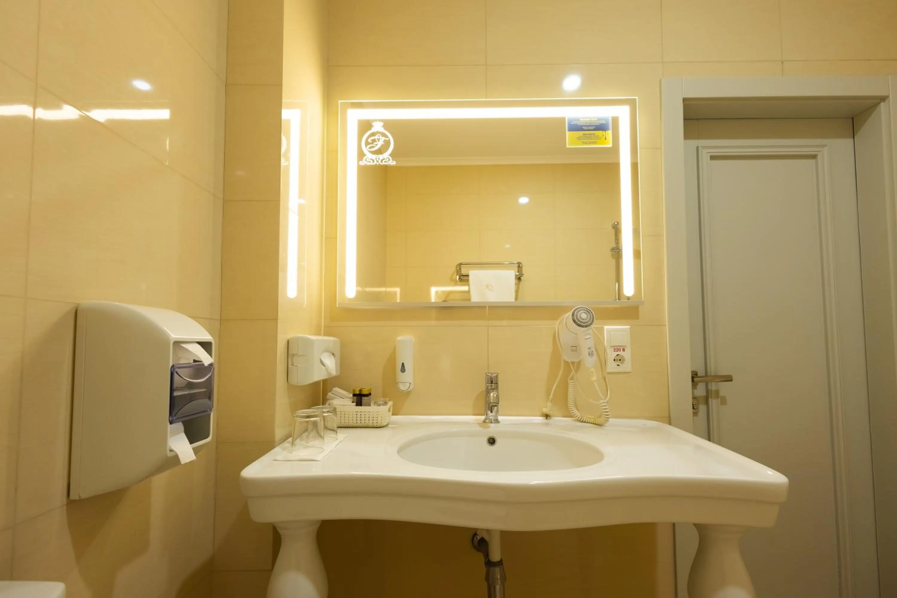 Bathroom in Hotel France