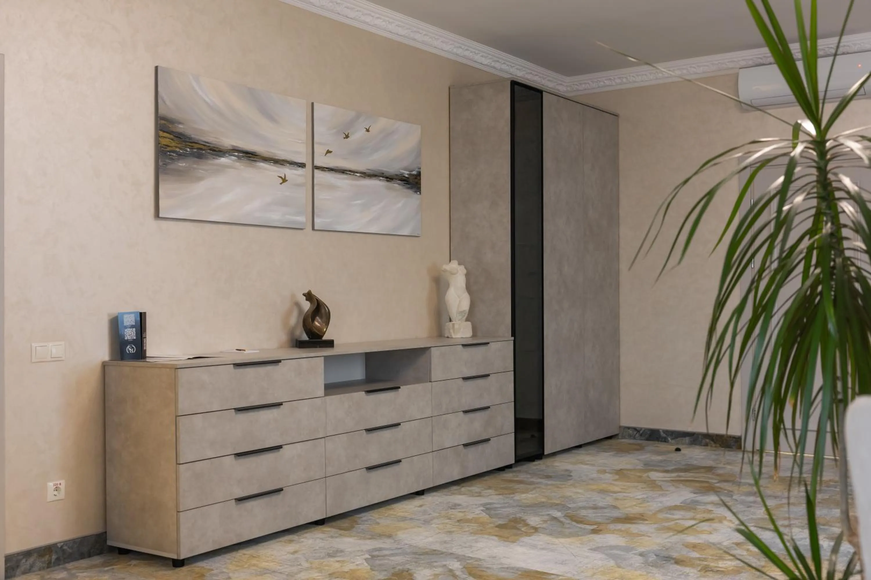 wardrobe in Hotel France