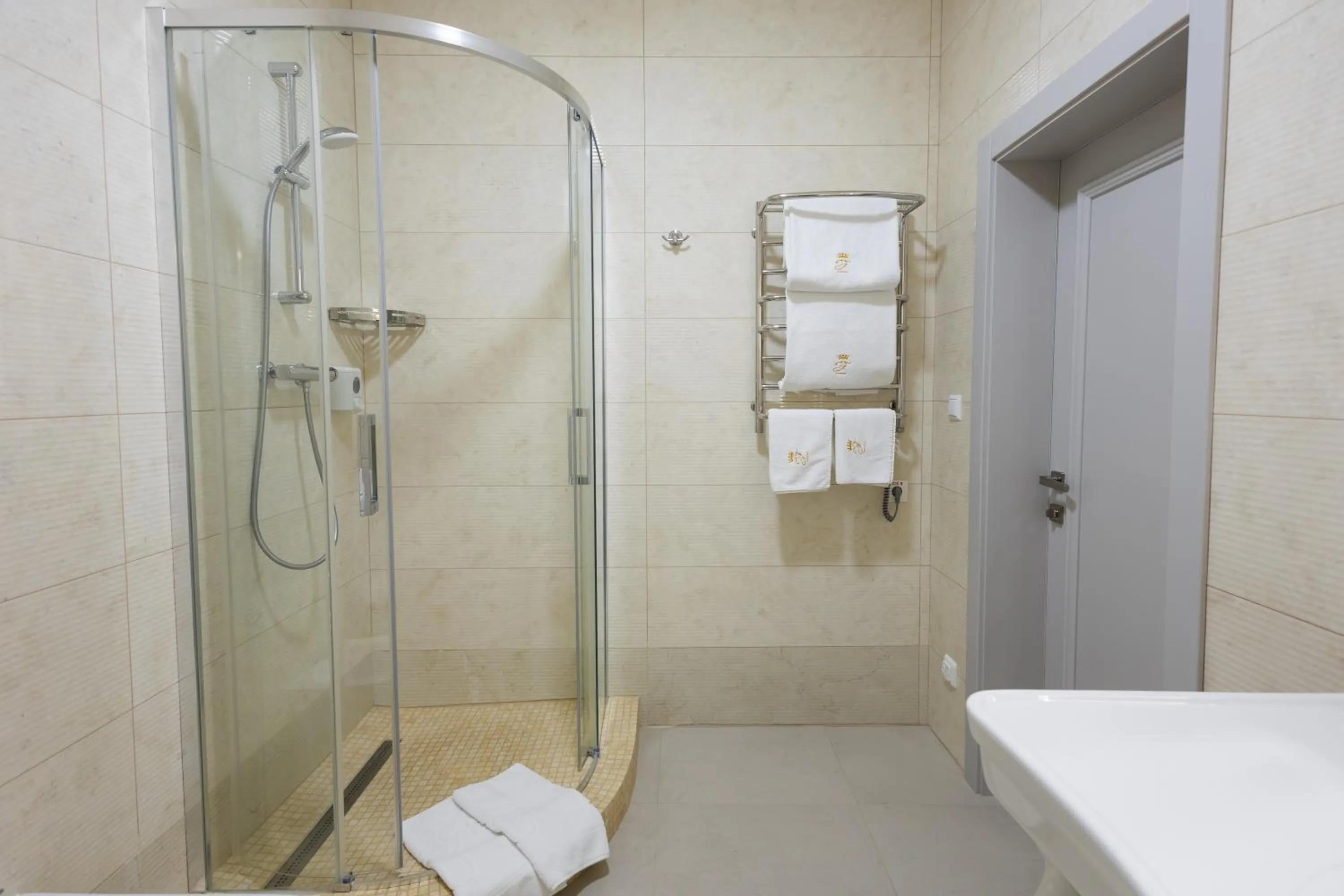 Shower in Hotel France