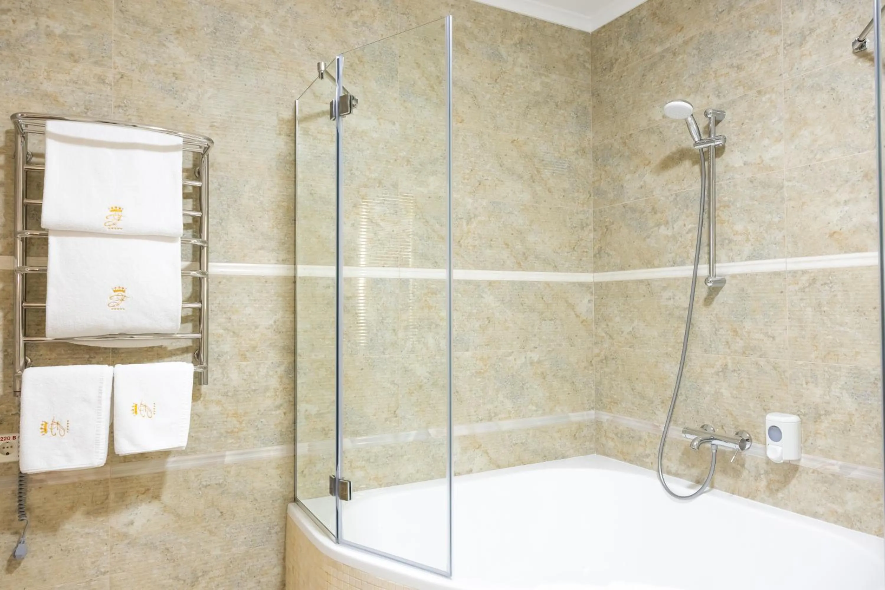 Shower in Hotel France