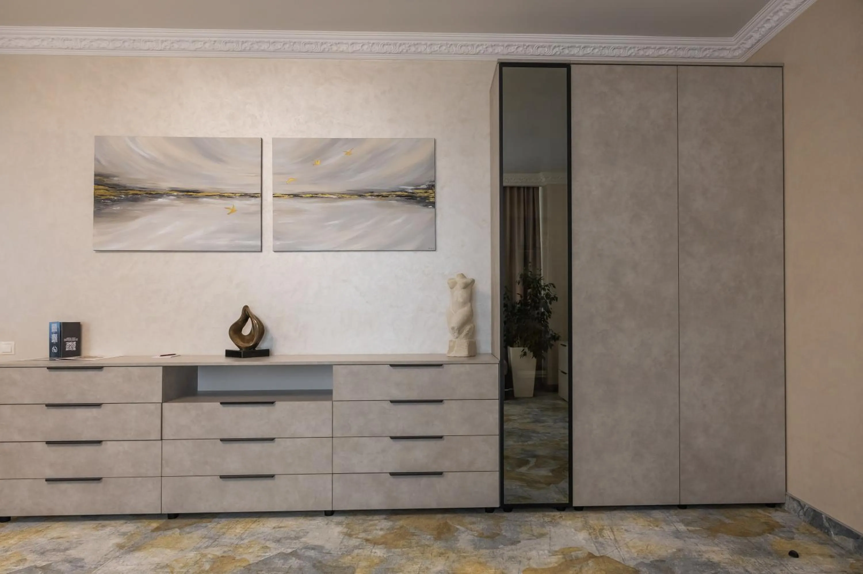 Decorative detail in Hotel France