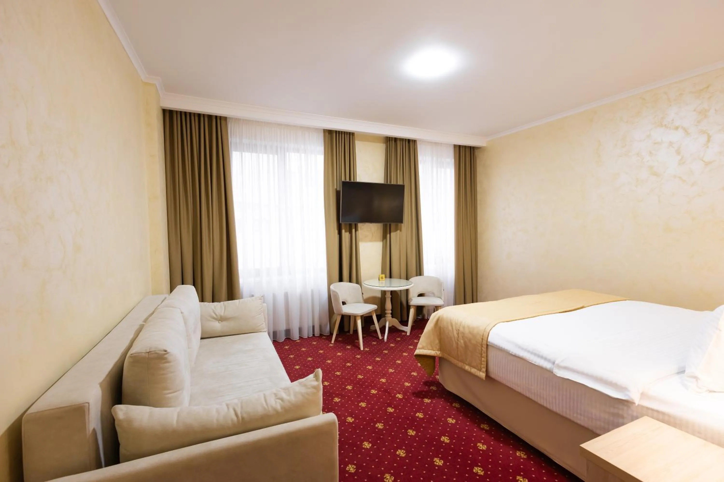 Photo of the whole room, Bed in Hotel France