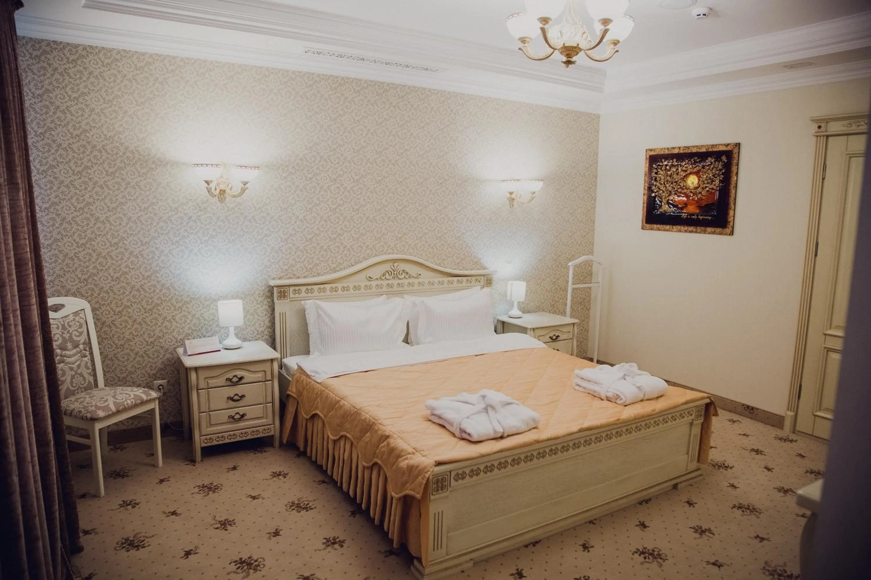 Photo of the whole room, Bed in Hotel France