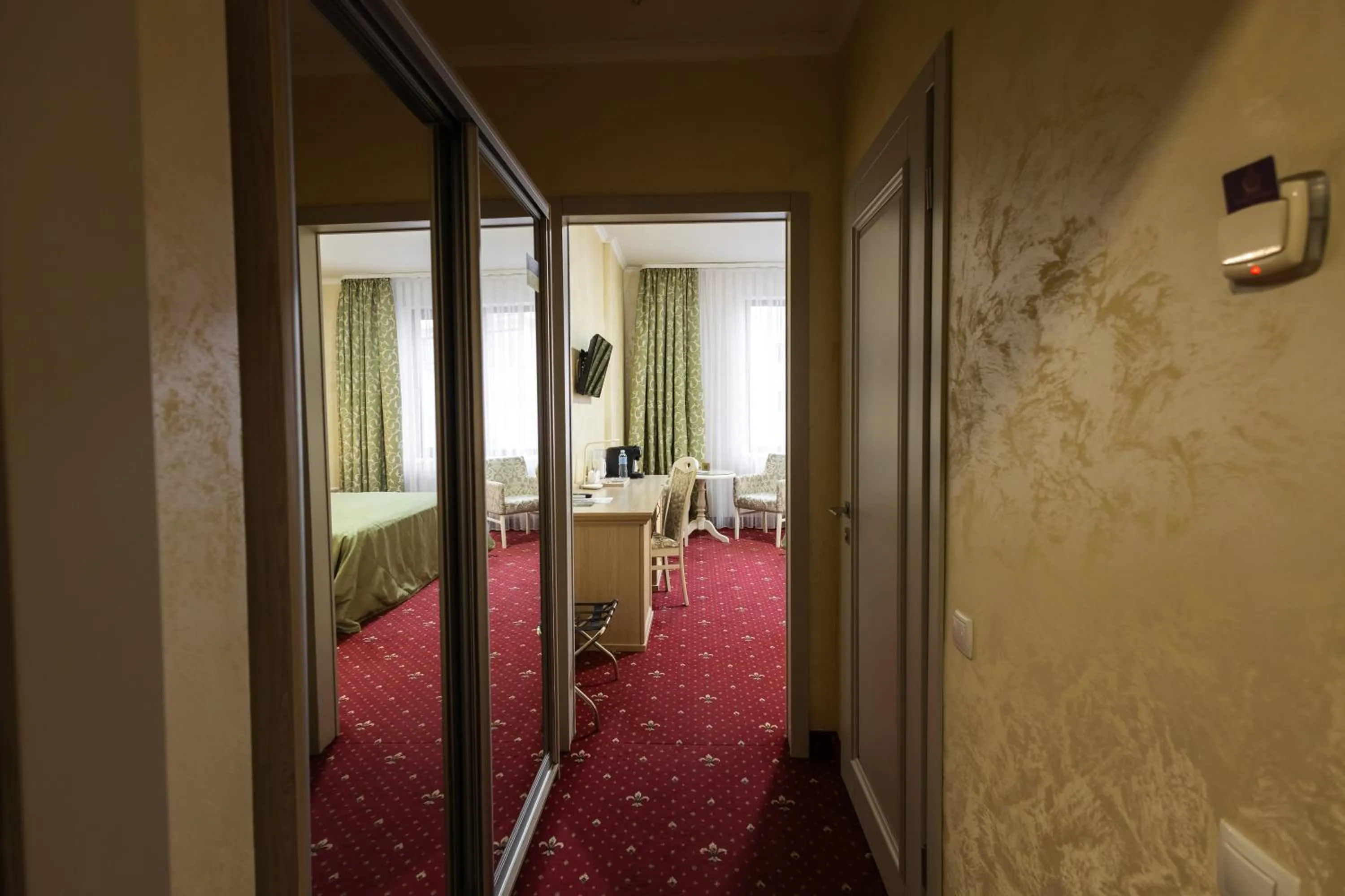 Photo of the whole room, Bed in Hotel France