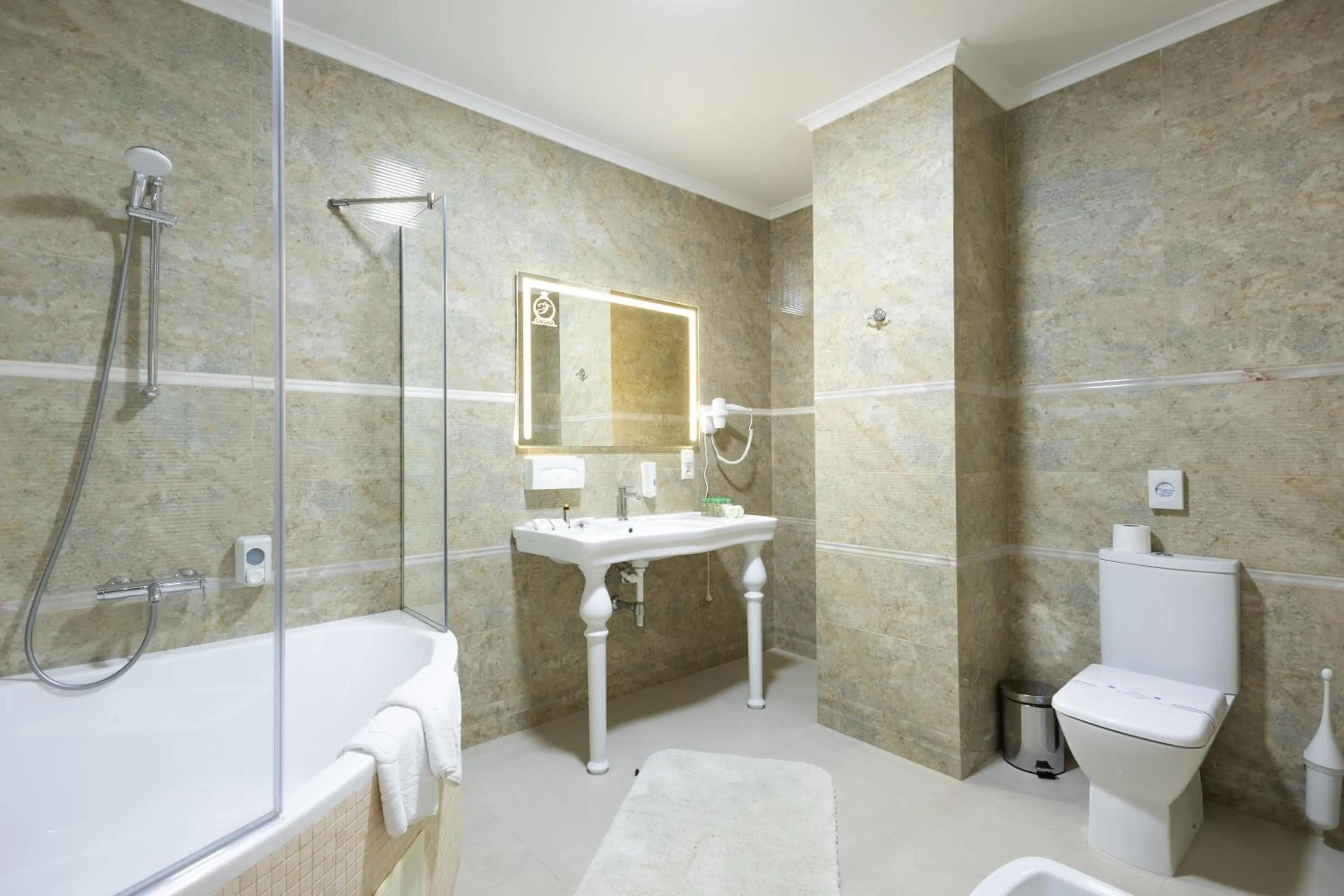 Shower in Hotel France