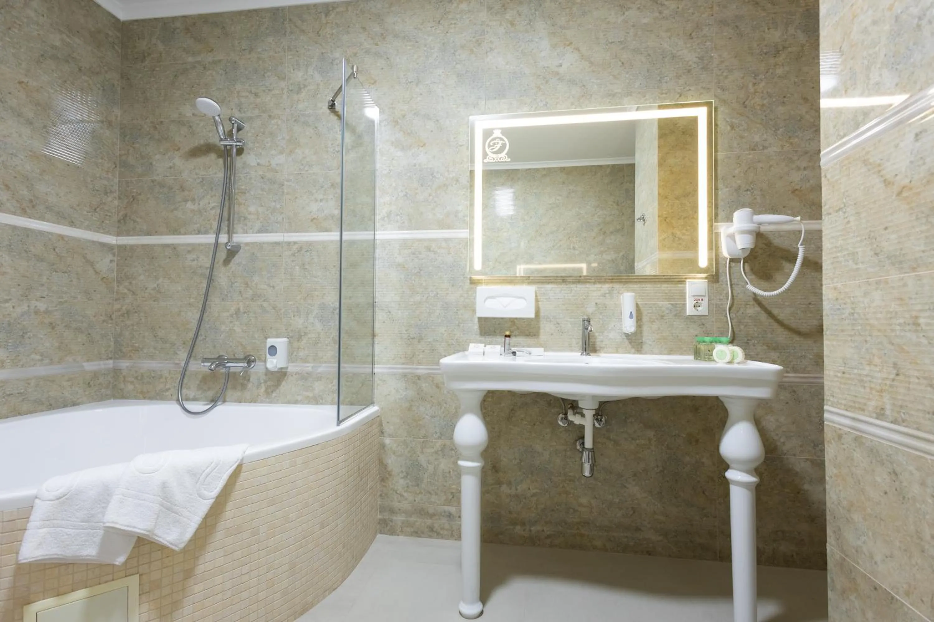 Shower in Hotel France