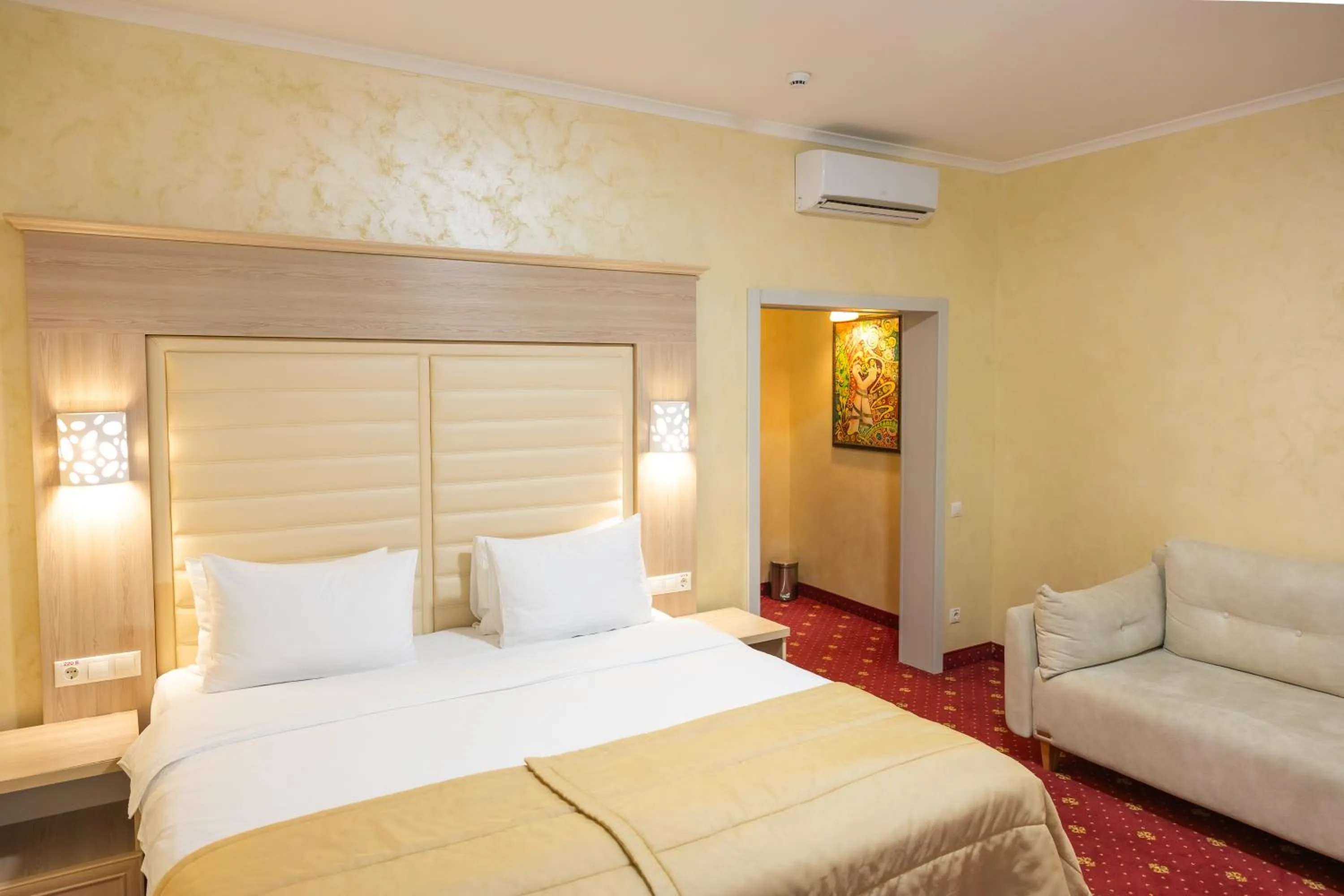 Bedroom, Bed in Hotel France