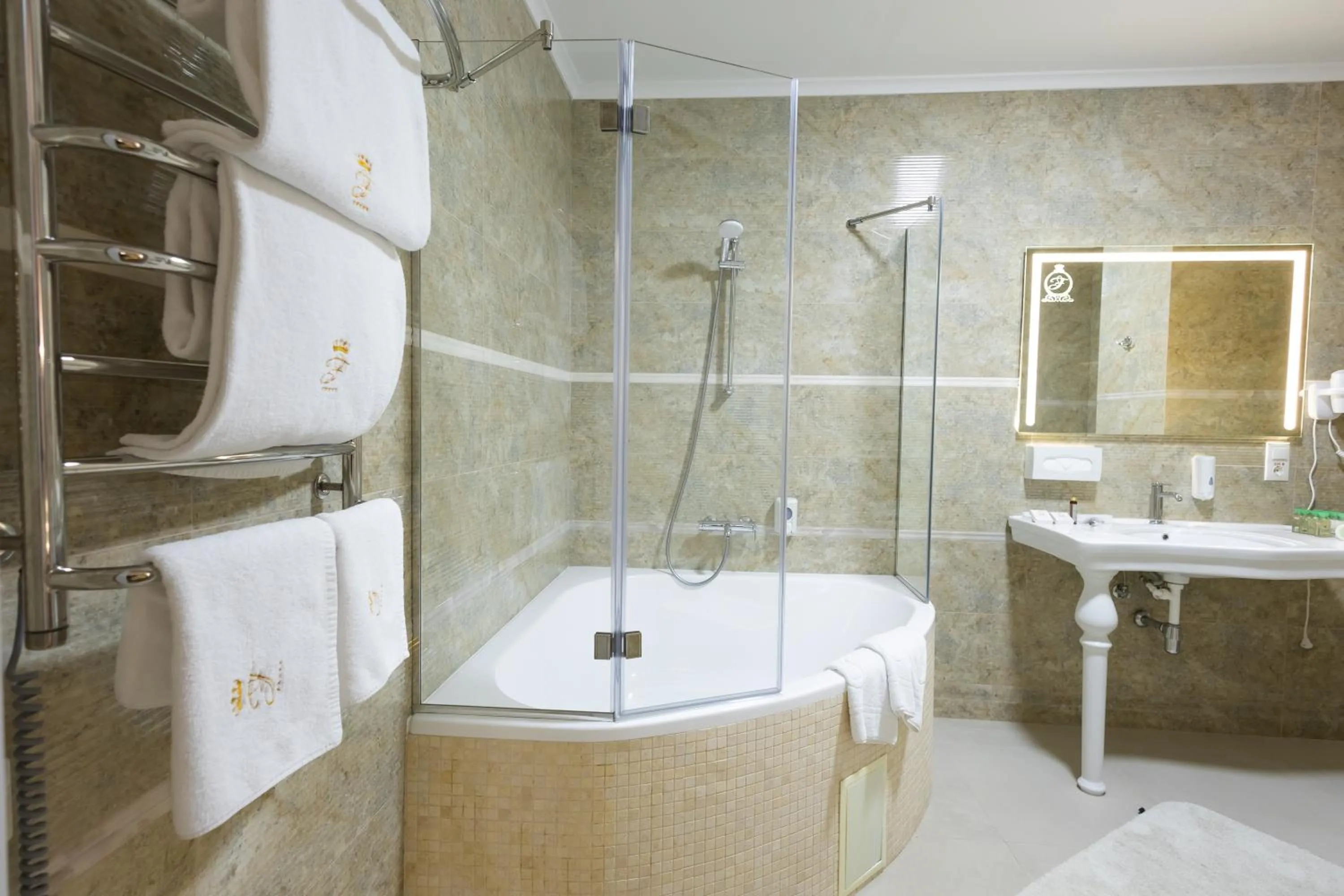 Shower in Hotel France