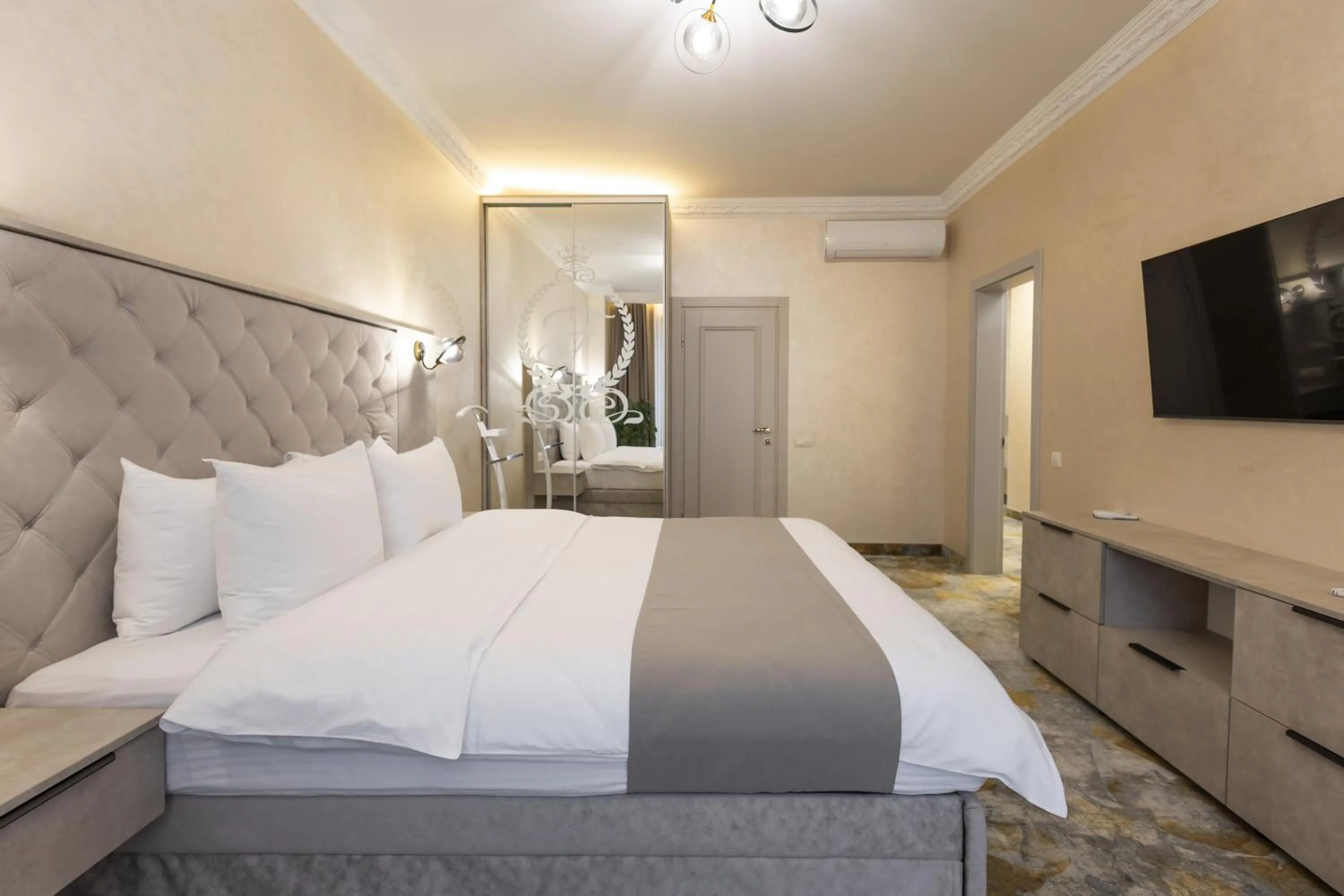 TV and multimedia, Bed in Hotel France