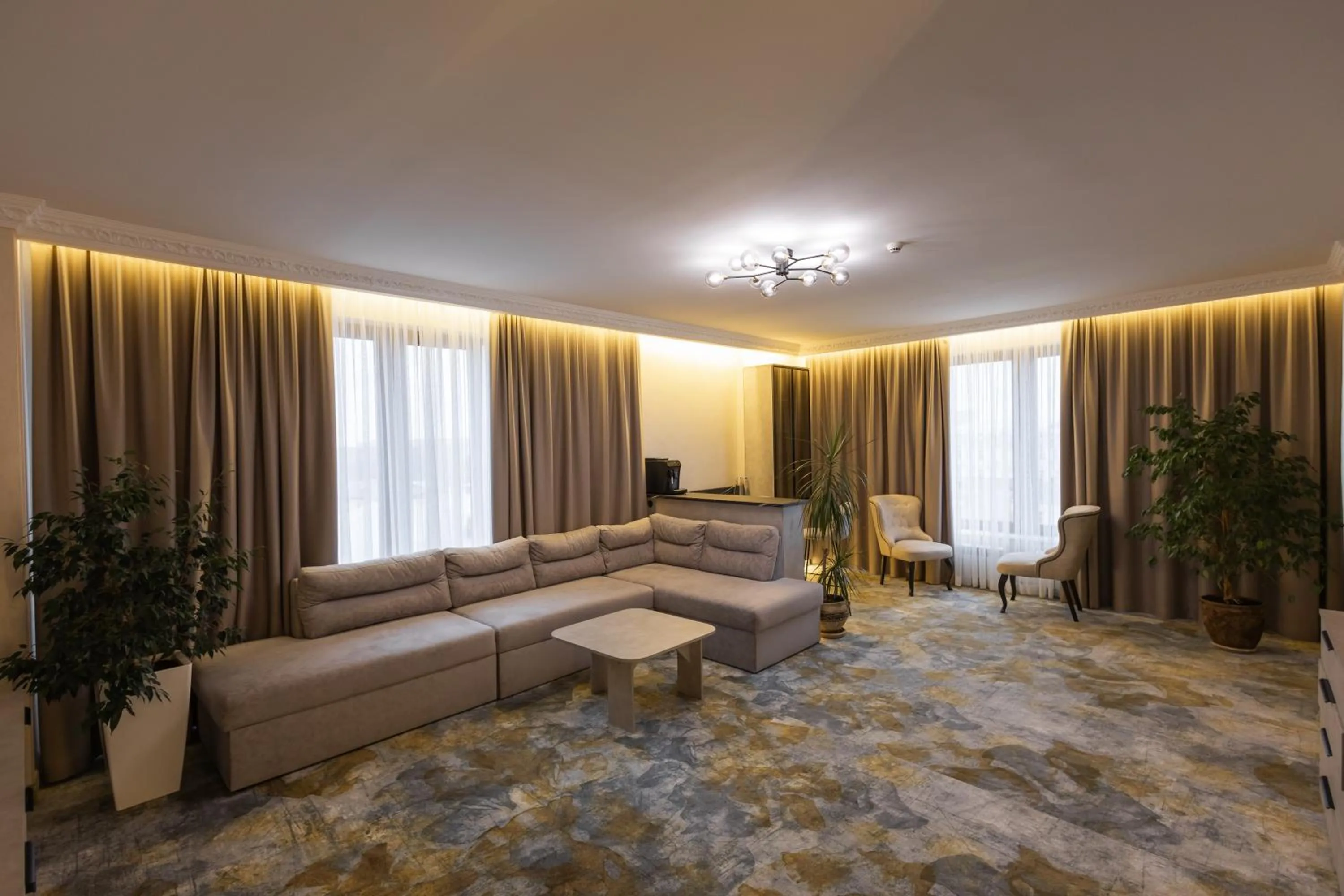 Living room, Bed in Hotel France