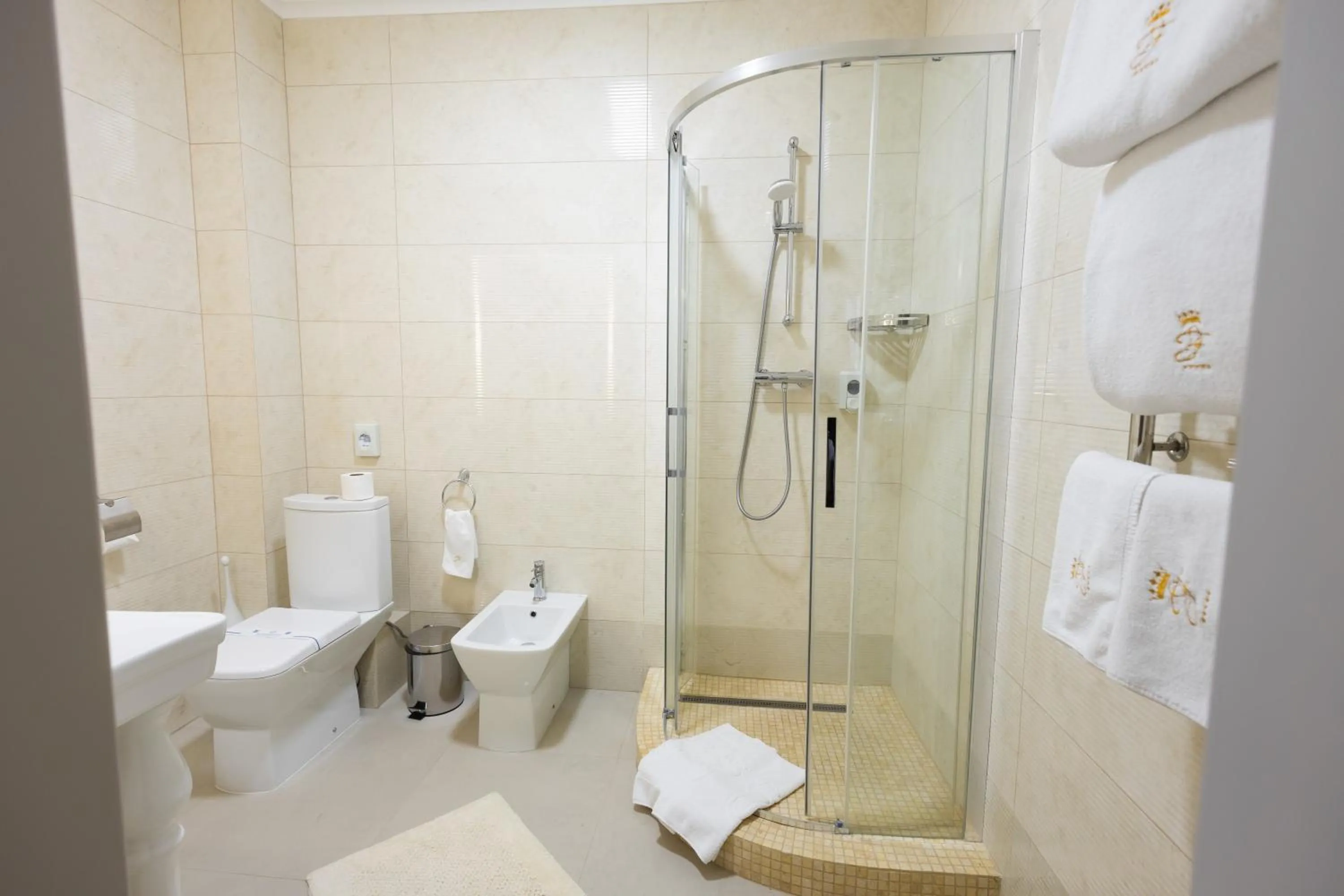 Shower in Hotel France