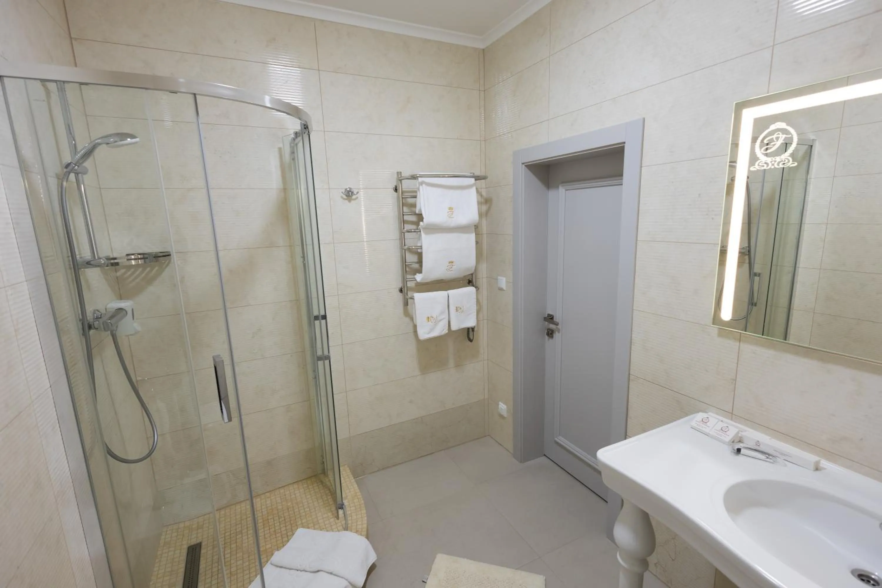 Shower in Hotel France