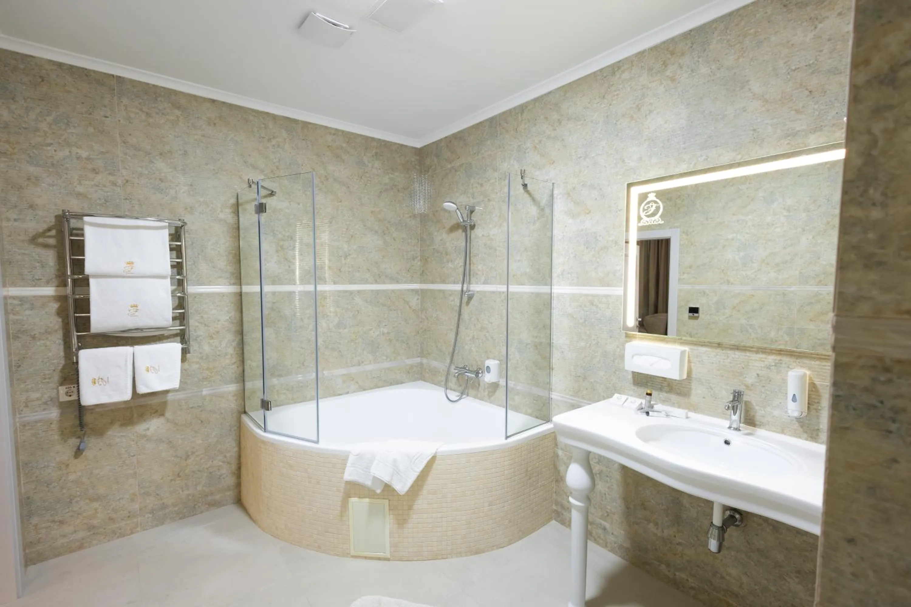 Shower in Hotel France