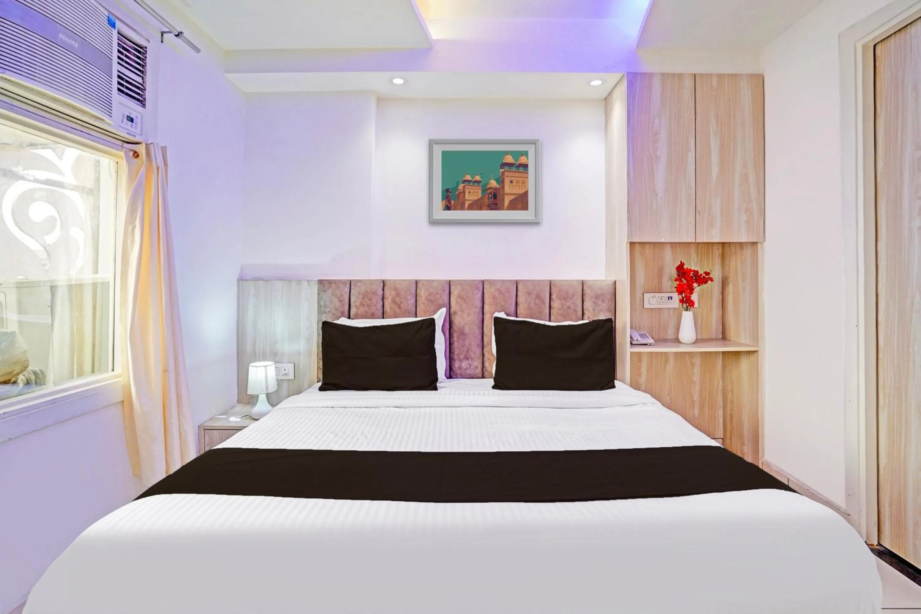 Bedroom, Bed in Super Hotel O Luxury Inn