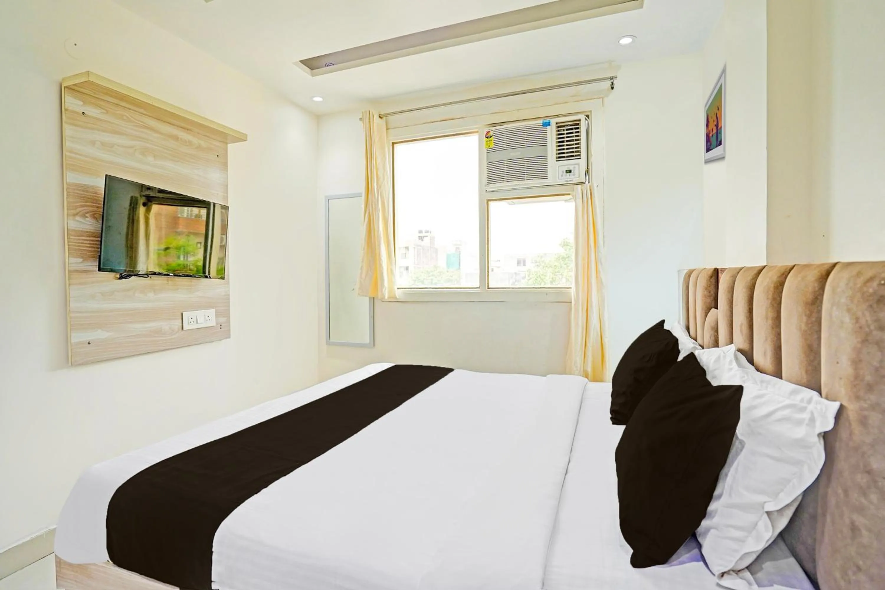 Bedroom, Bed in Super Hotel O Luxury Inn