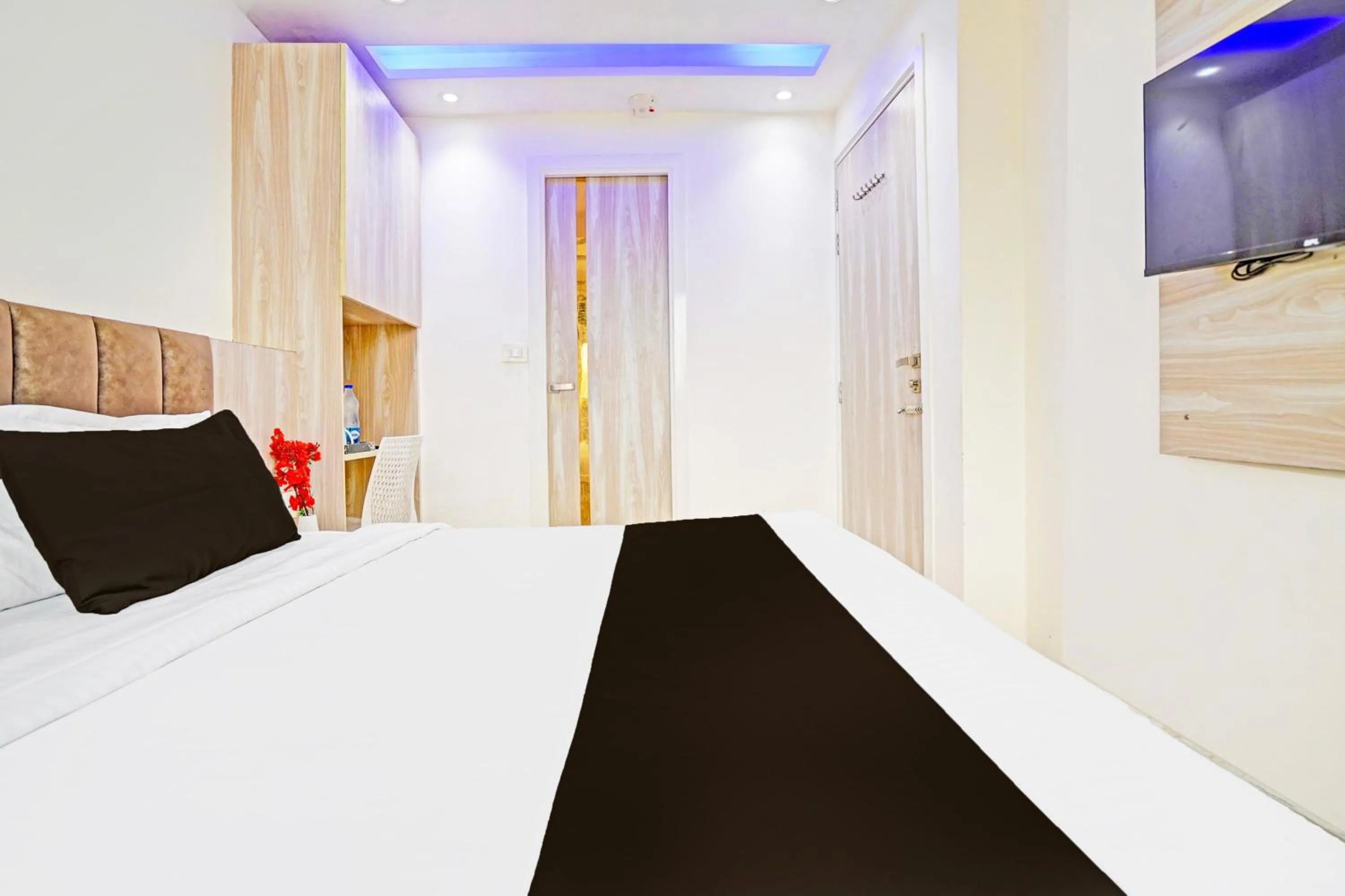 Bedroom, Bed in Super Hotel O Luxury Inn