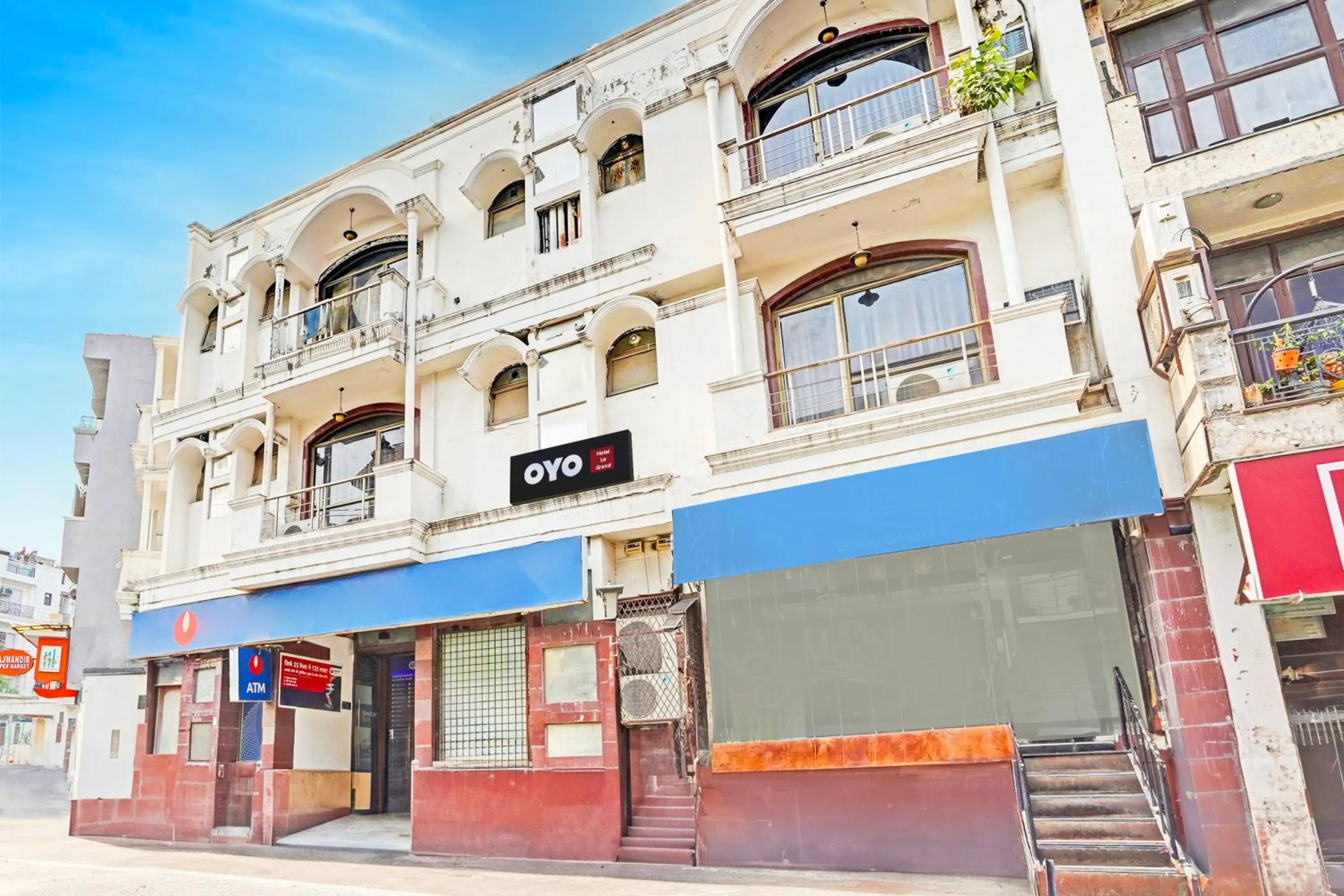 Facade/entrance in Townhouse Le Grand