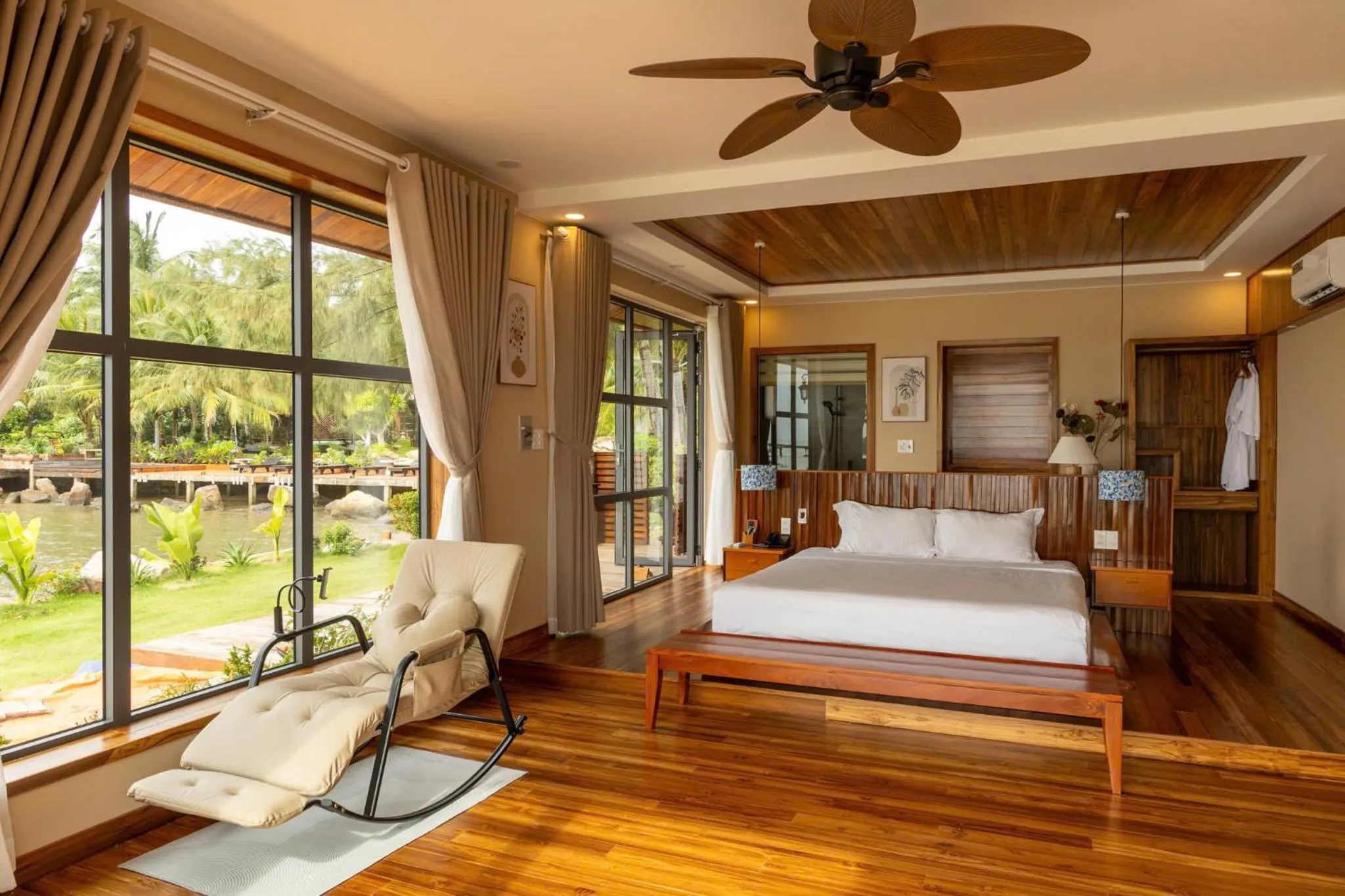 Photo of the whole room, Bed in Rocks Beach Boutique