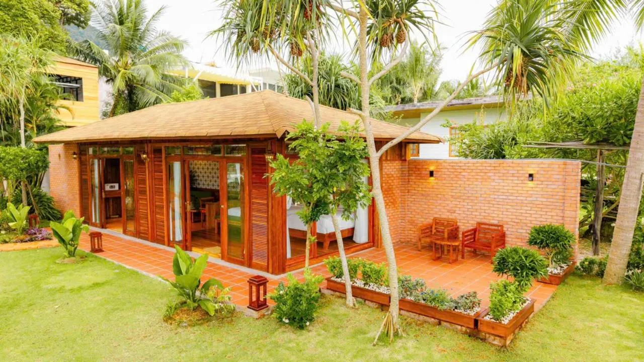 Property building in Rocks Beach Boutique