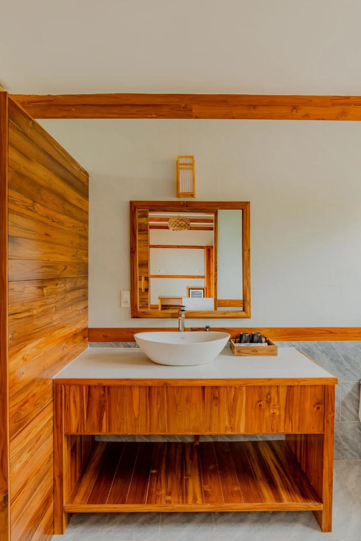 Shower in Rocks Beach Boutique