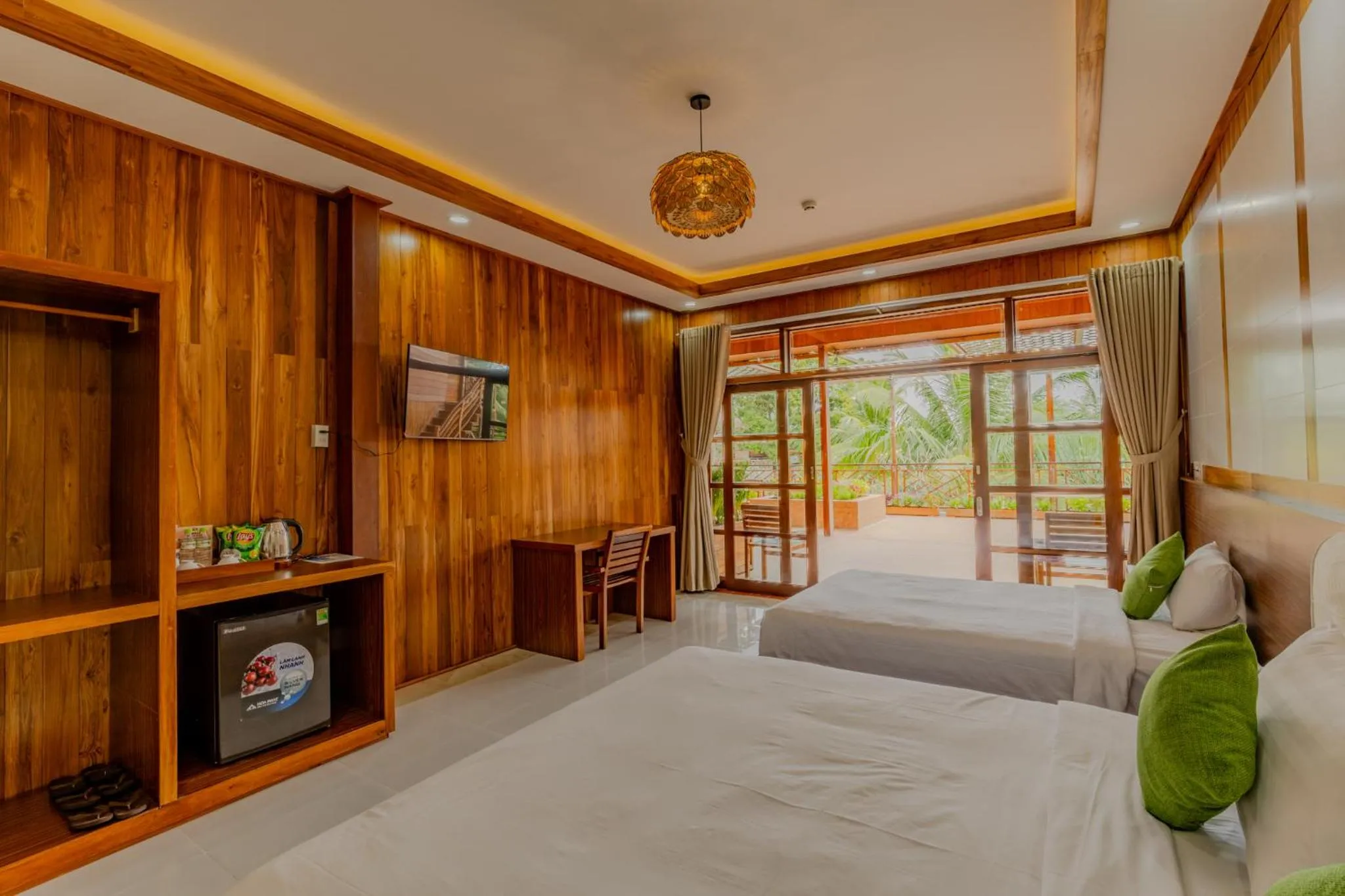 Bed in Rocks Beach Boutique