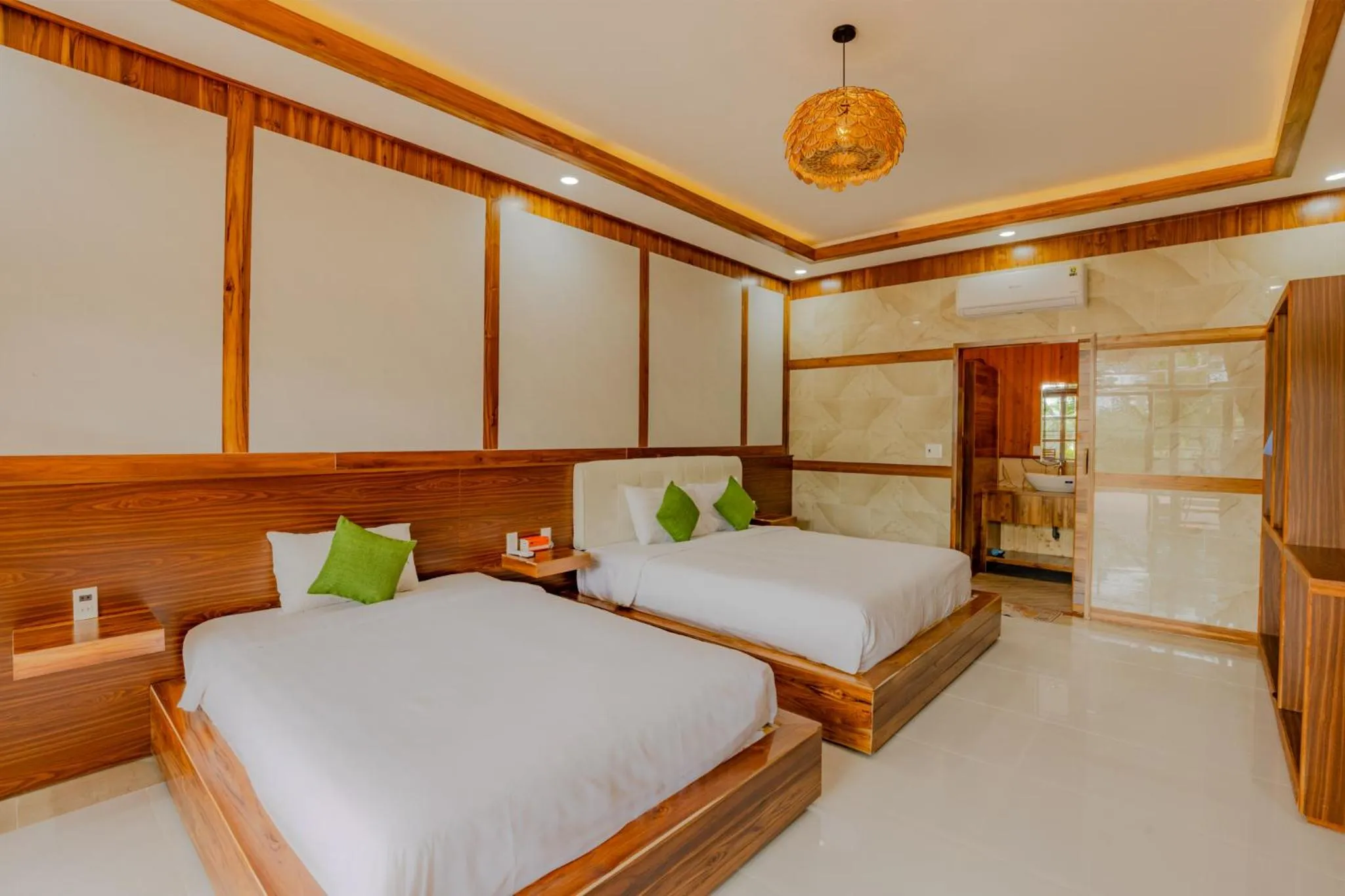 Bed in Rocks Beach Boutique