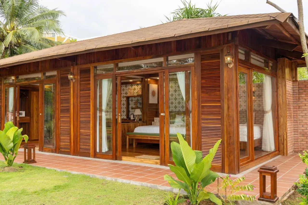 Property building in Rocks Beach Boutique